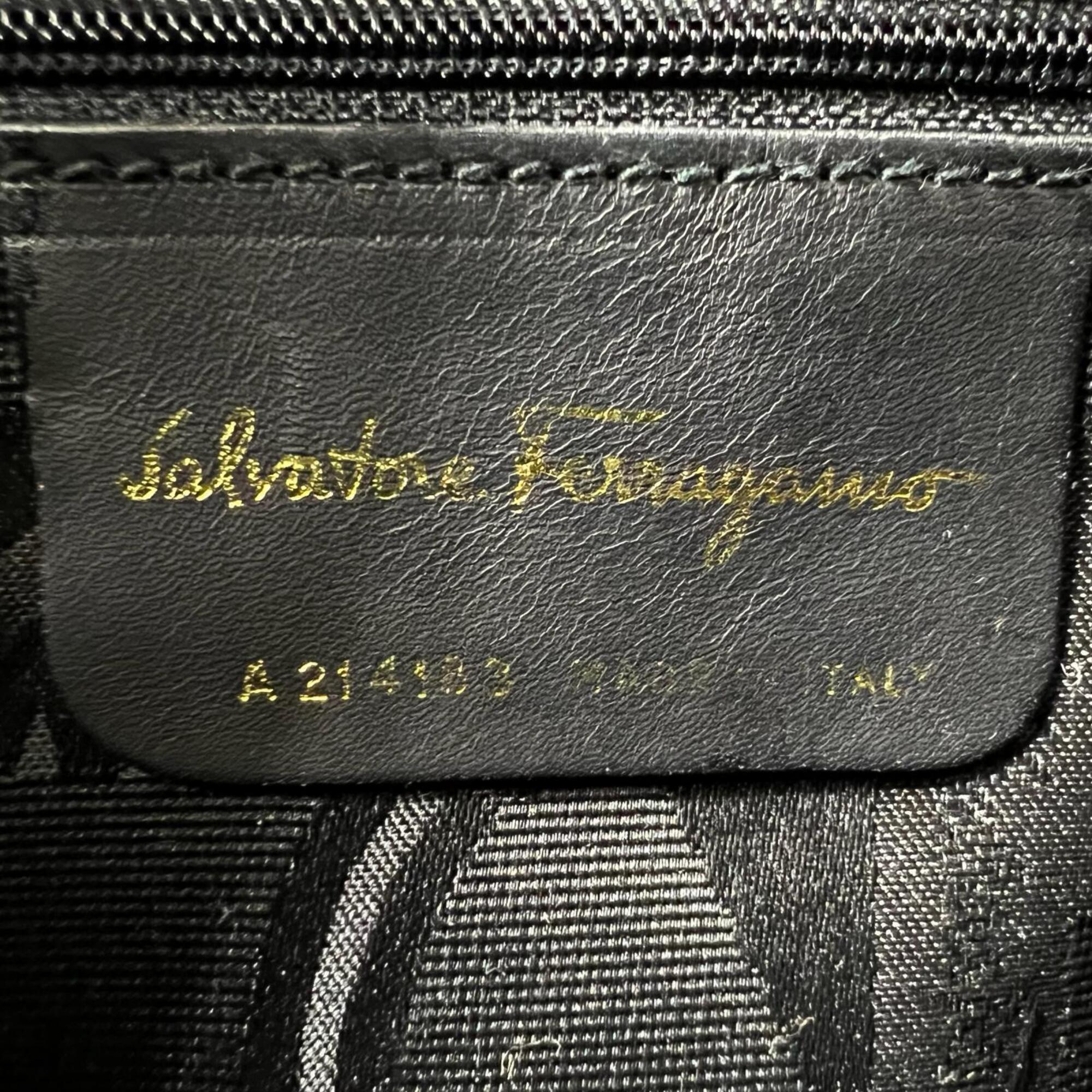 Salvatore Ferragamo Black Leather Shoulder Bag (Pre-Owned)