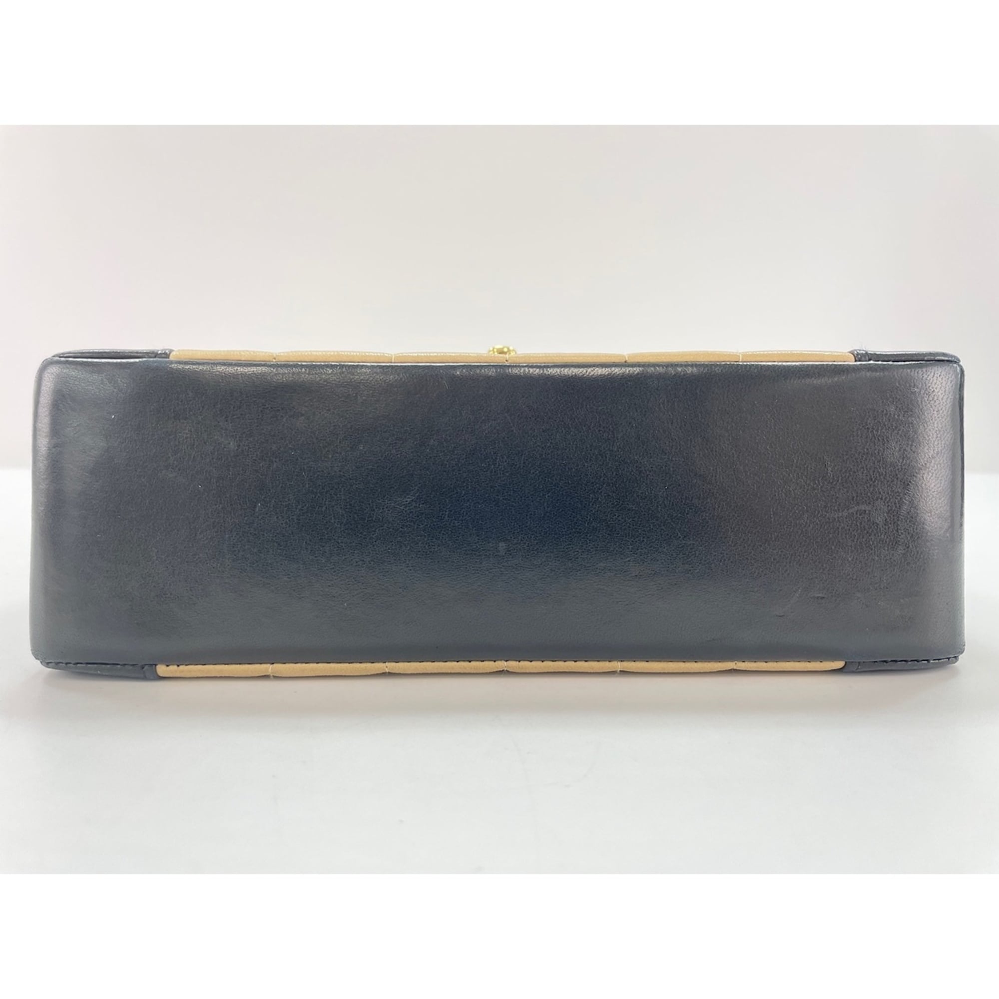 Chanel Beige Shoulder Bag (Pre-Owned)