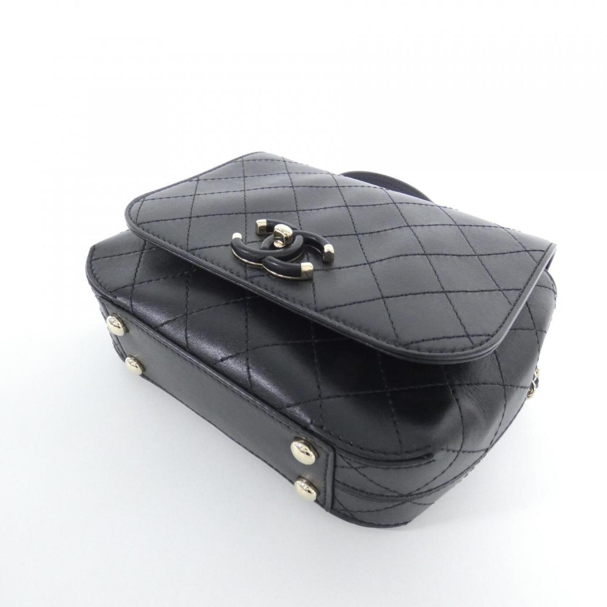 Chanel Black Leather Shoulder Bag (Pre-Owned)