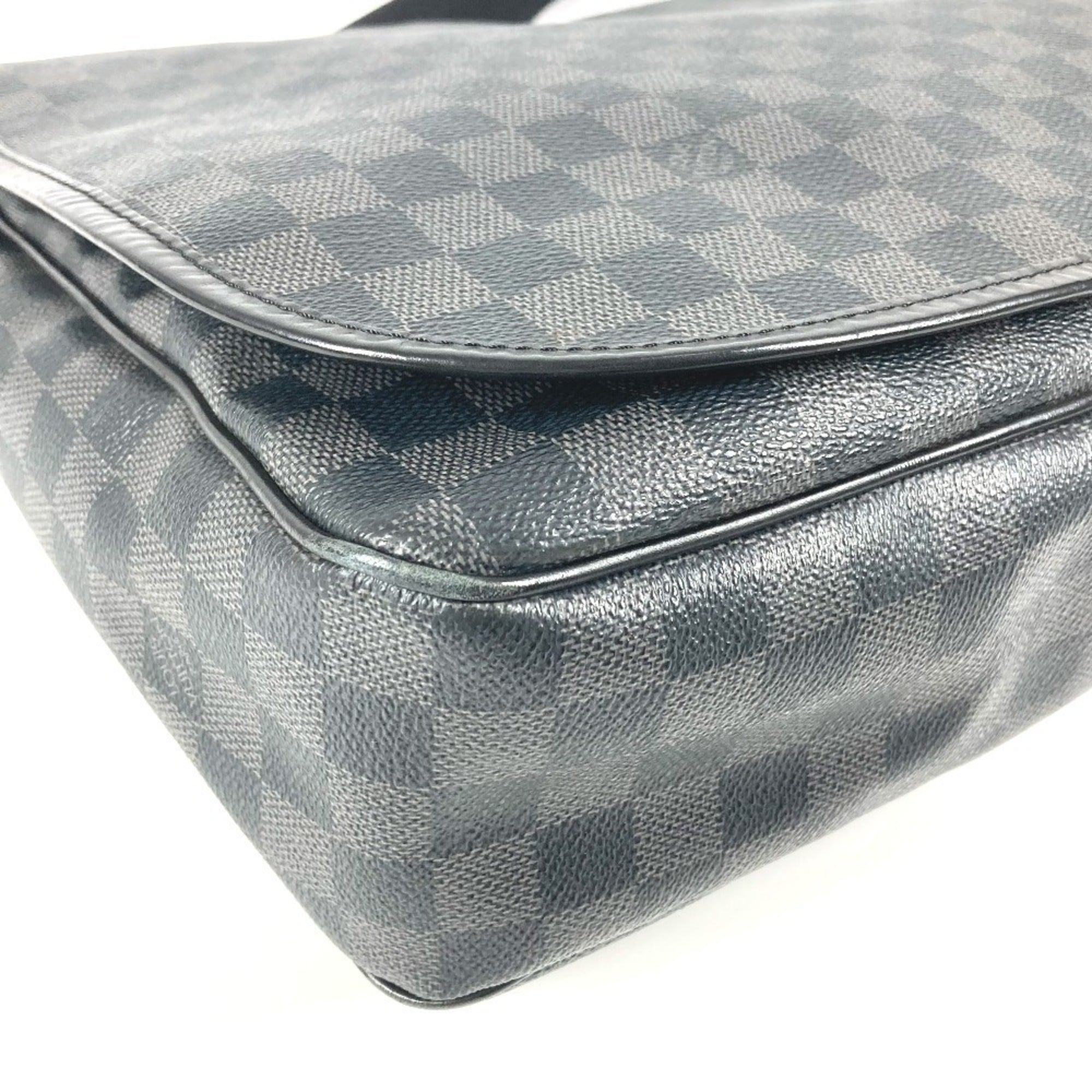 Louis Vuitton Black Damier Graphite Messenger Bag Shoulder Bag (Pre-Owned)