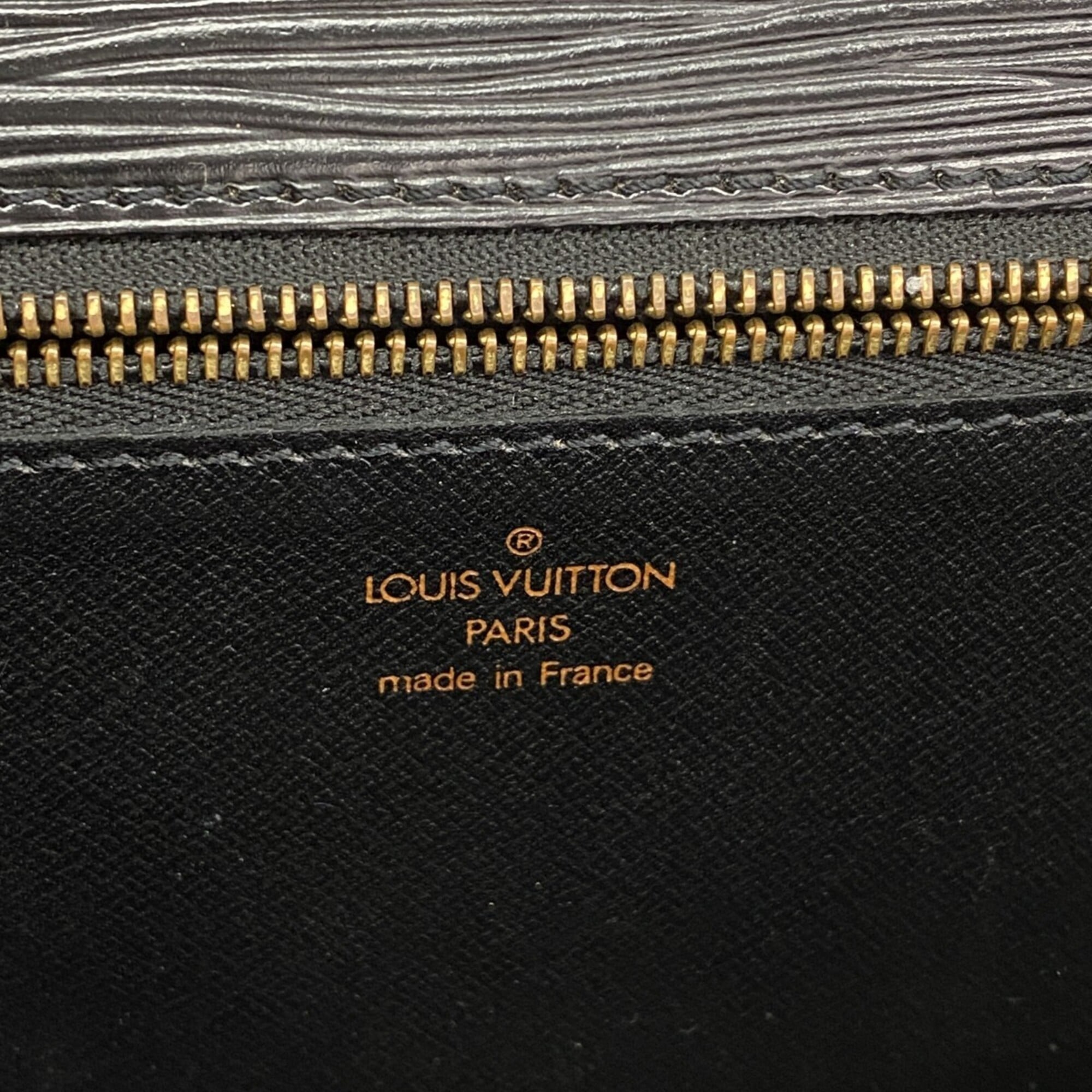 Louis Vuitton Noir Clutch Bag (Pre-Owned)
