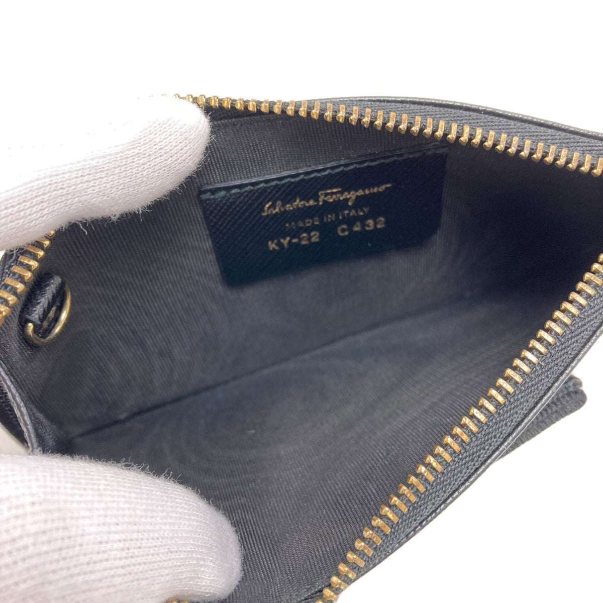 Salvatore Ferragamo Black Leather Coin Purse/Coin Case (Pre-Owned)