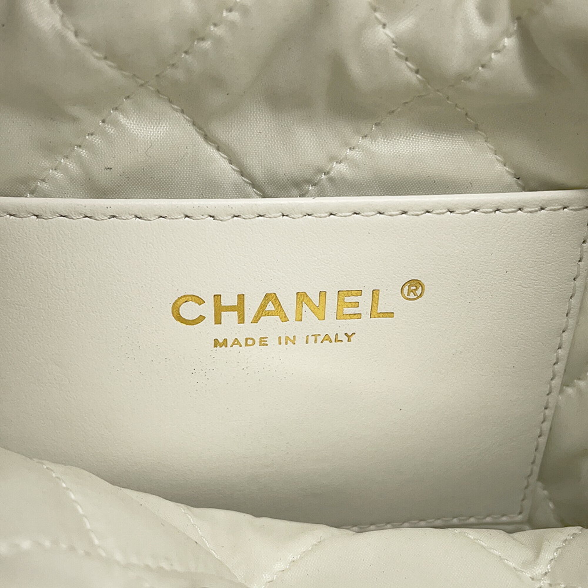 Chanel White Leather Handbag (Pre-Owned)