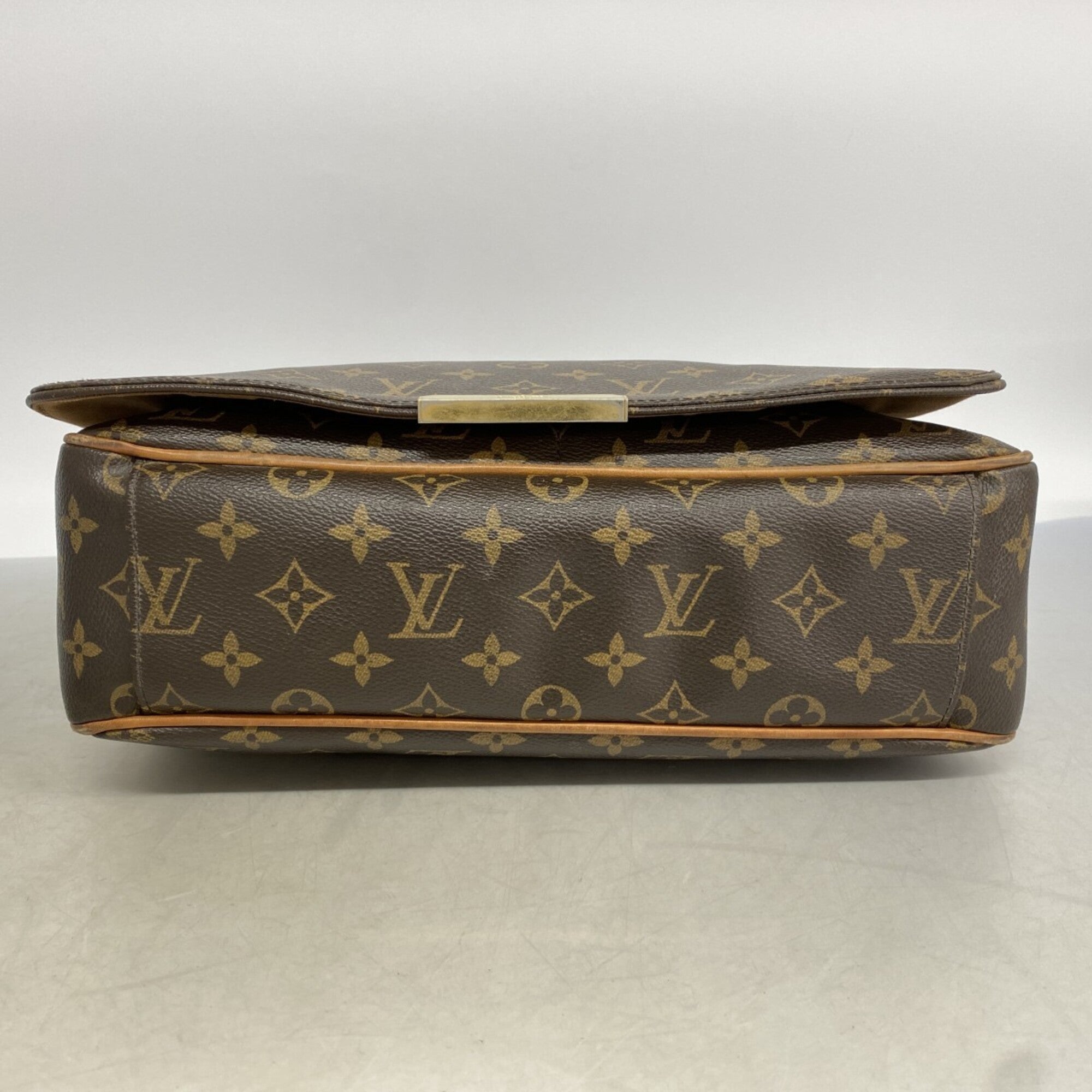 Louis Vuitton Brown Shoulder Bag (Pre-Owned)