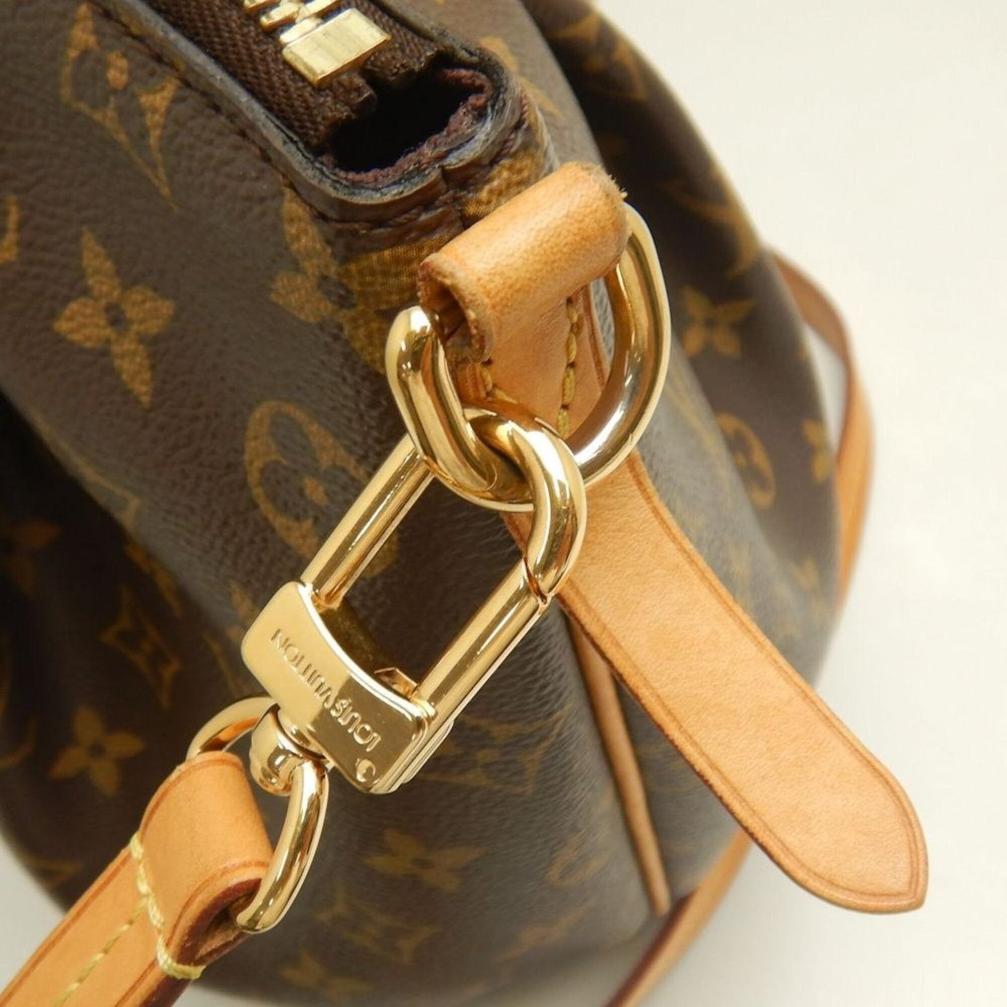 Louis Vuitton Brown Monogram Monogram Canvas Handbag (Pre-Owned)
