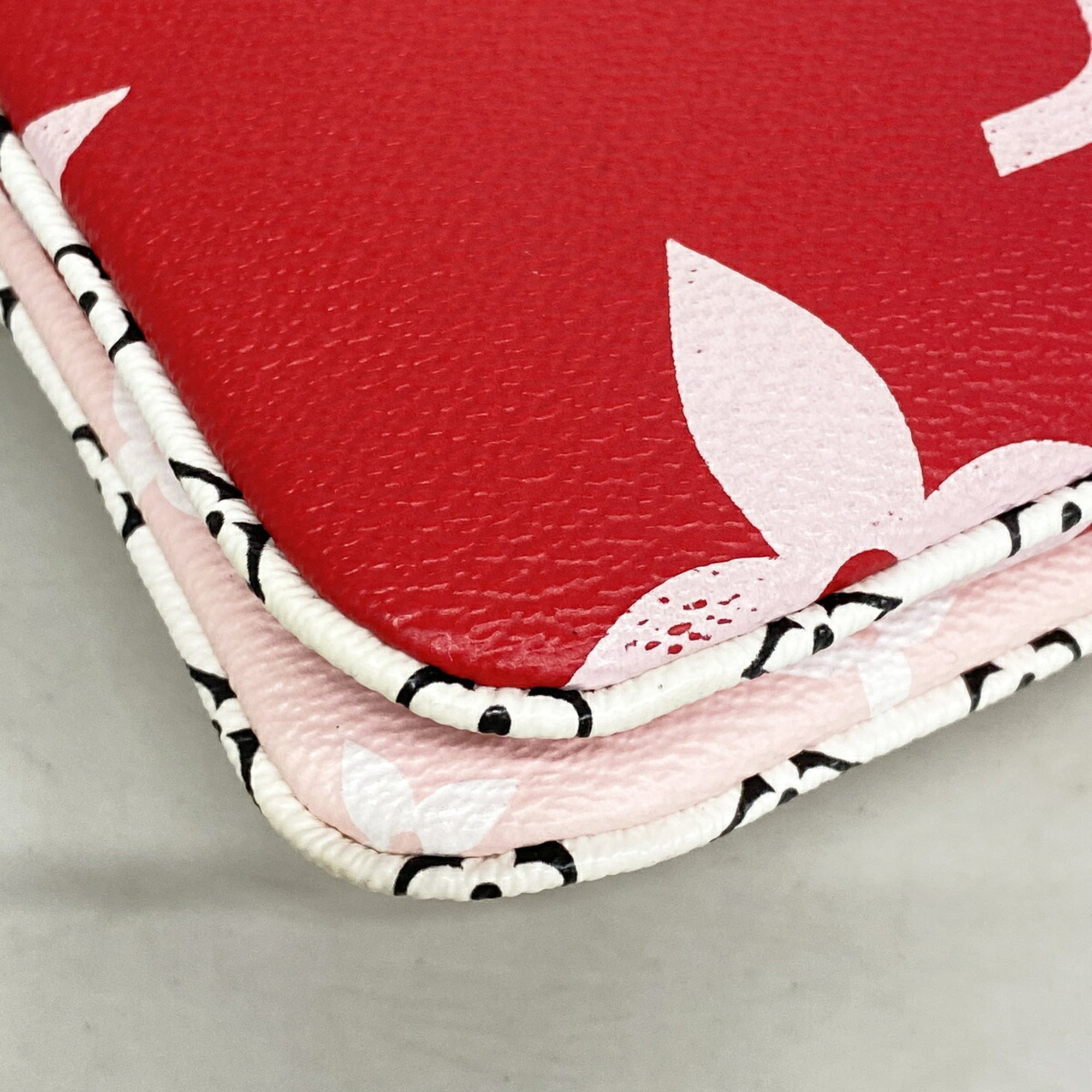 Louis Vuitton Pink Rouge Shoulder Bag (Pre-Owned)