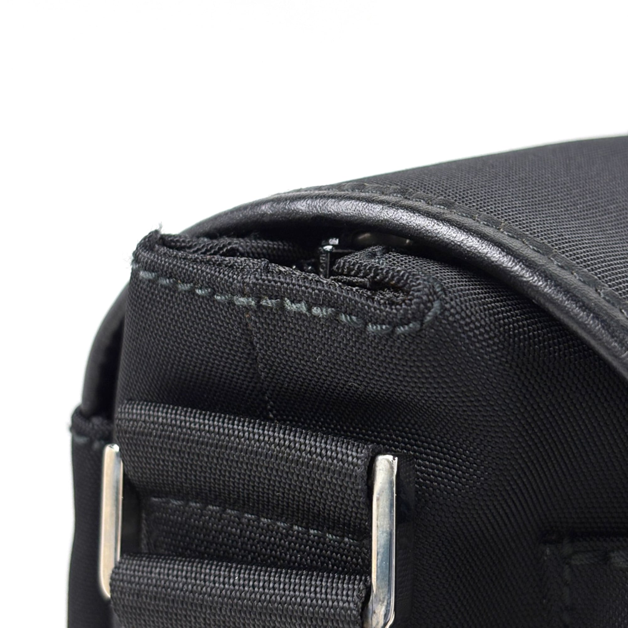 Gucci Black Nylon Leather Messenger Bag Shoulder Bag (Pre-Owned)