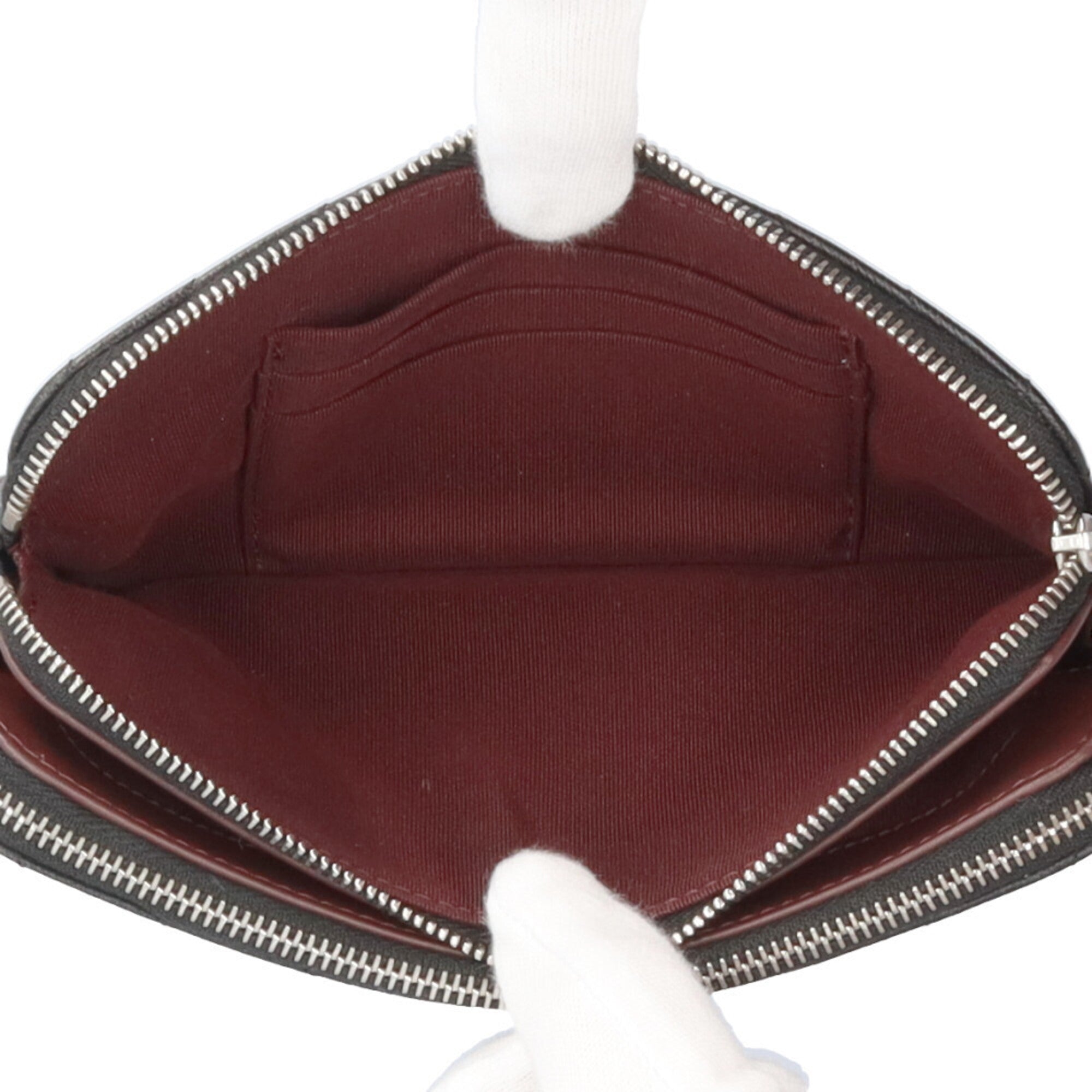 Chanel Black Leather Shoulder Bag (Pre-Owned)