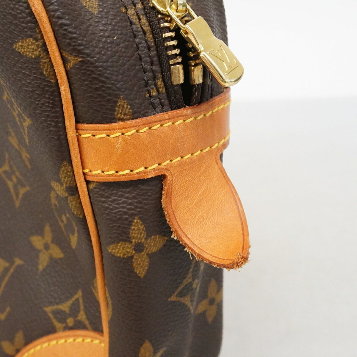 Louis Vuitton Brown Clutch Bag (Pre-Owned)