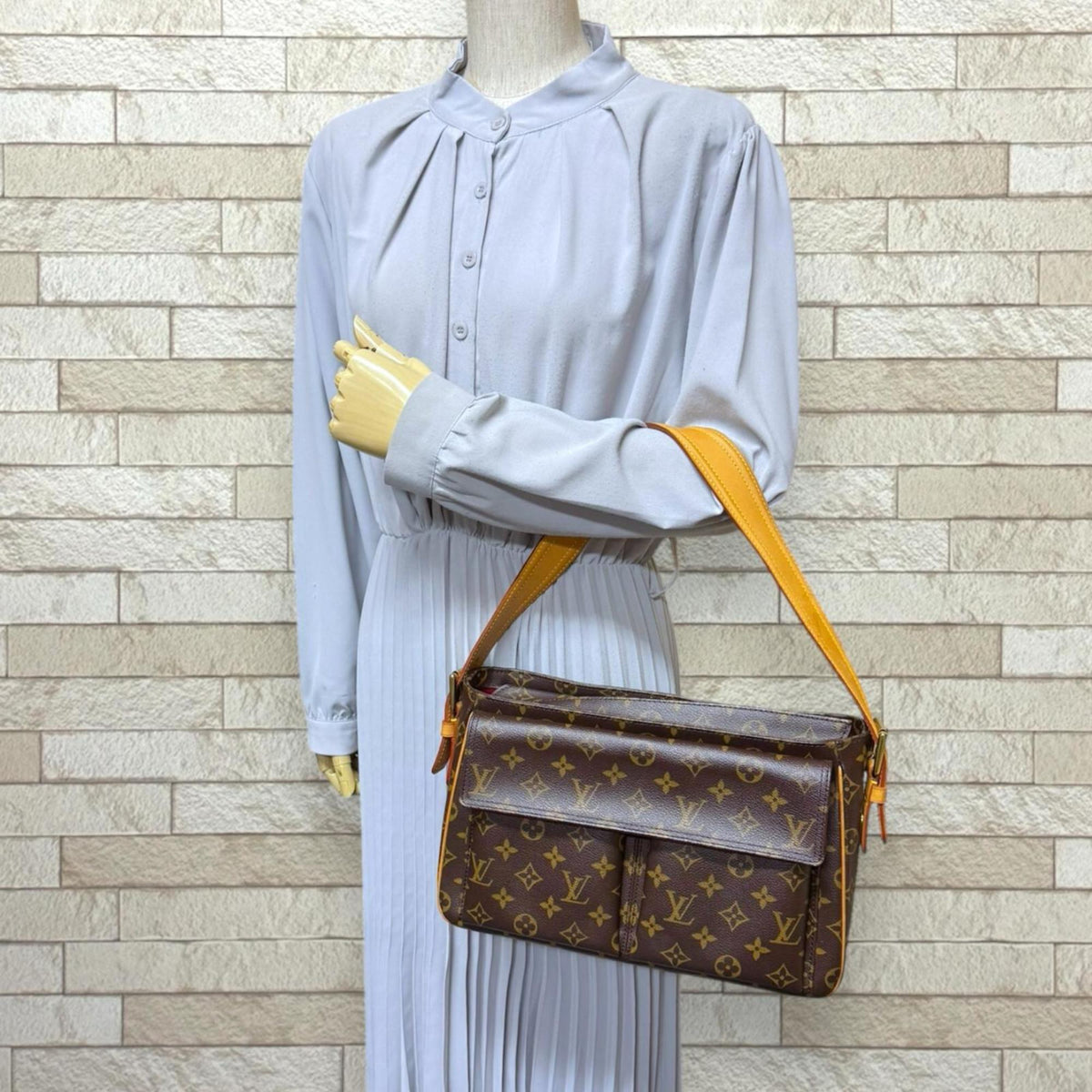 Louis Vuitton Brown Monogram Shoulder Bag (Pre-Owned)