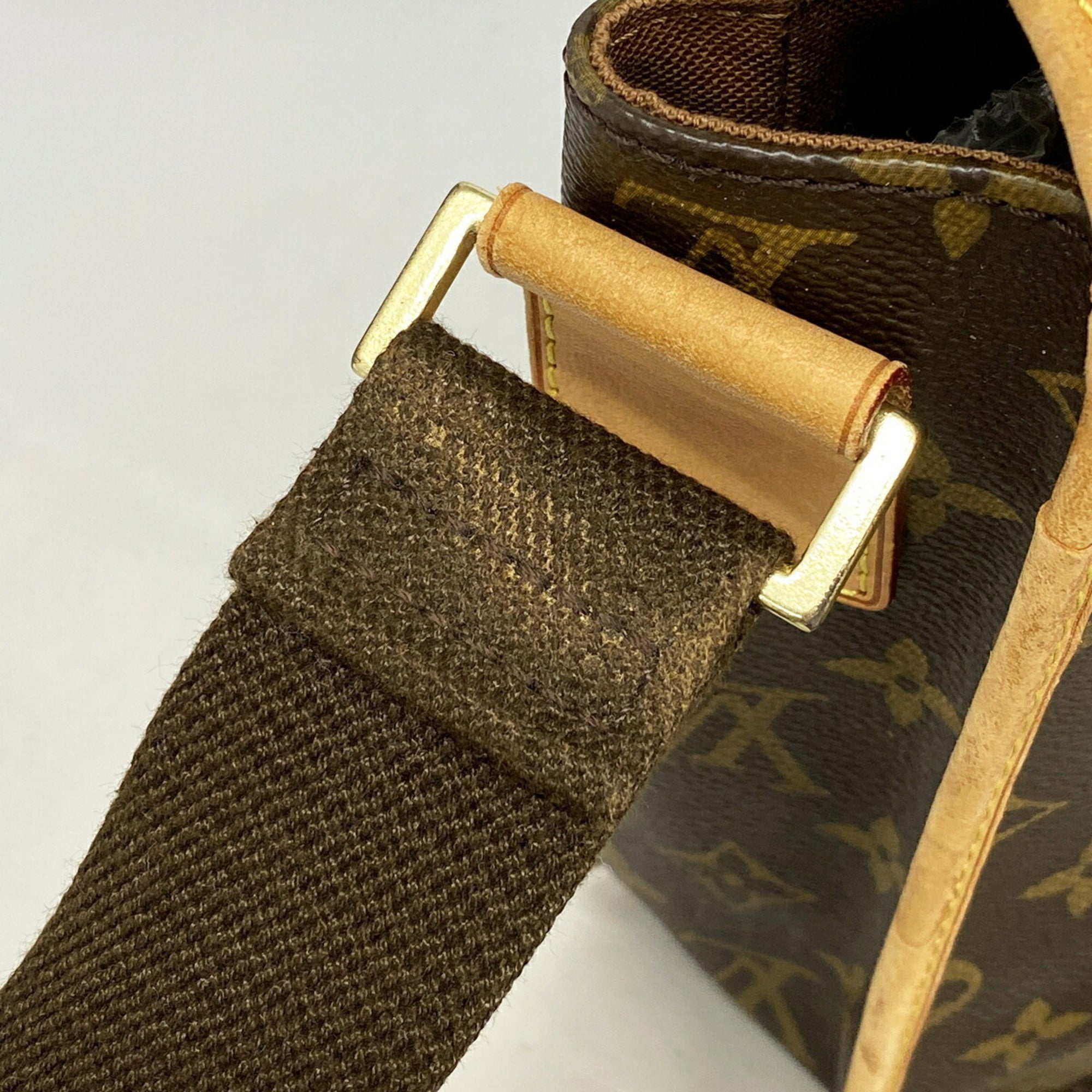 Louis Vuitton Brown Shoulder Bag (Pre-Owned)