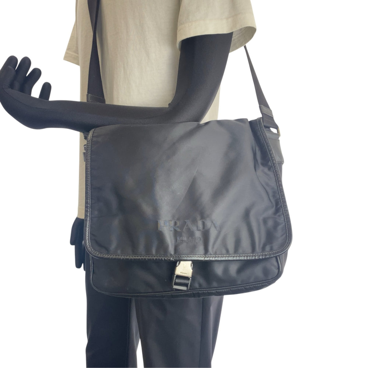 Prada Black Nylon Messenger Bag Shoulder Bag (Pre-Owned)