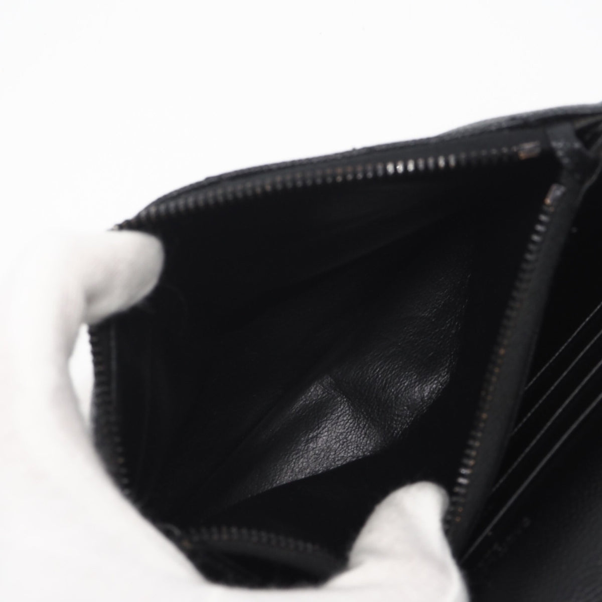 Yves Saint Laurent Cassandre Black Leather Shoulder Bag (Pre-Owned)
