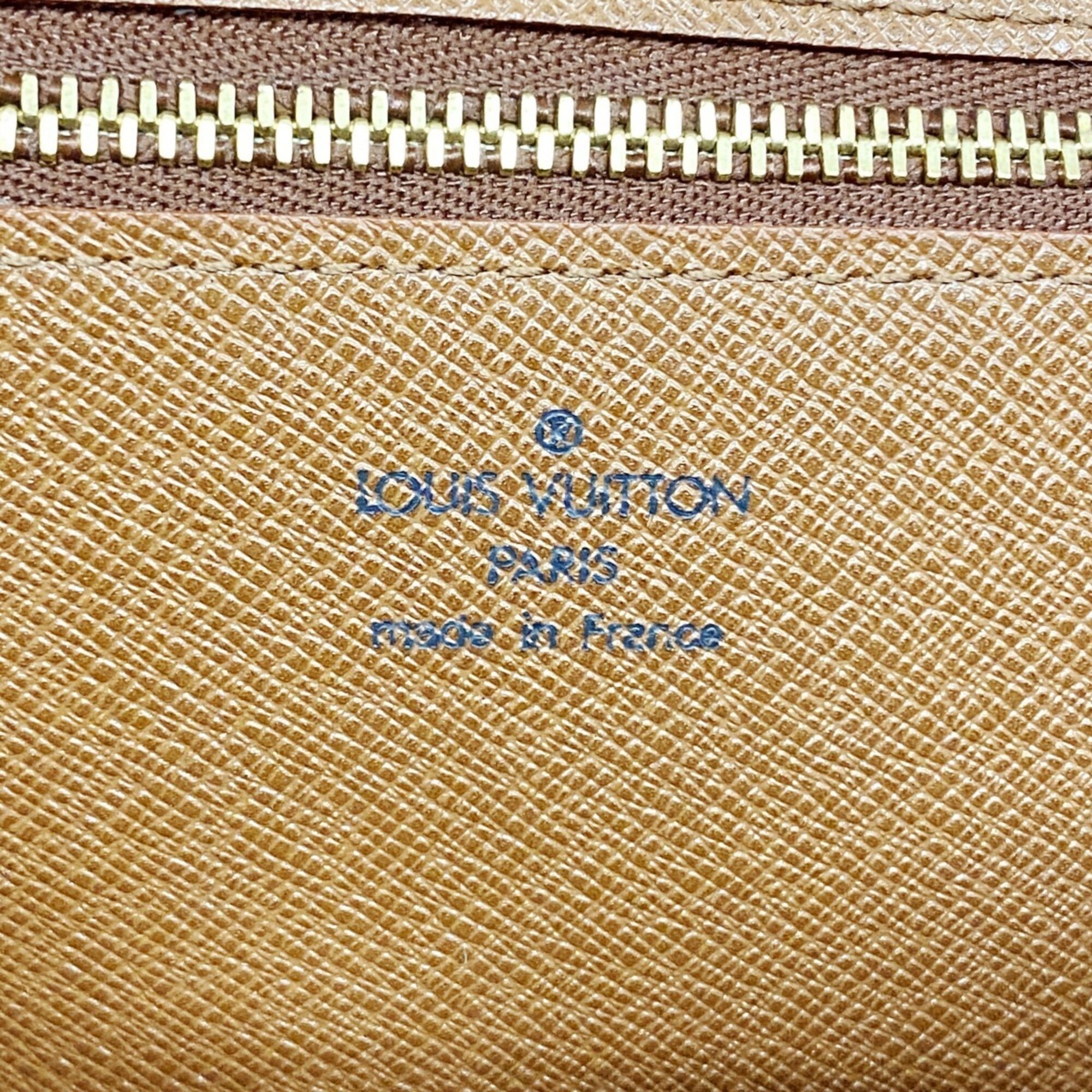 Louis Vuitton Brown Clutch Bag (Pre-Owned)