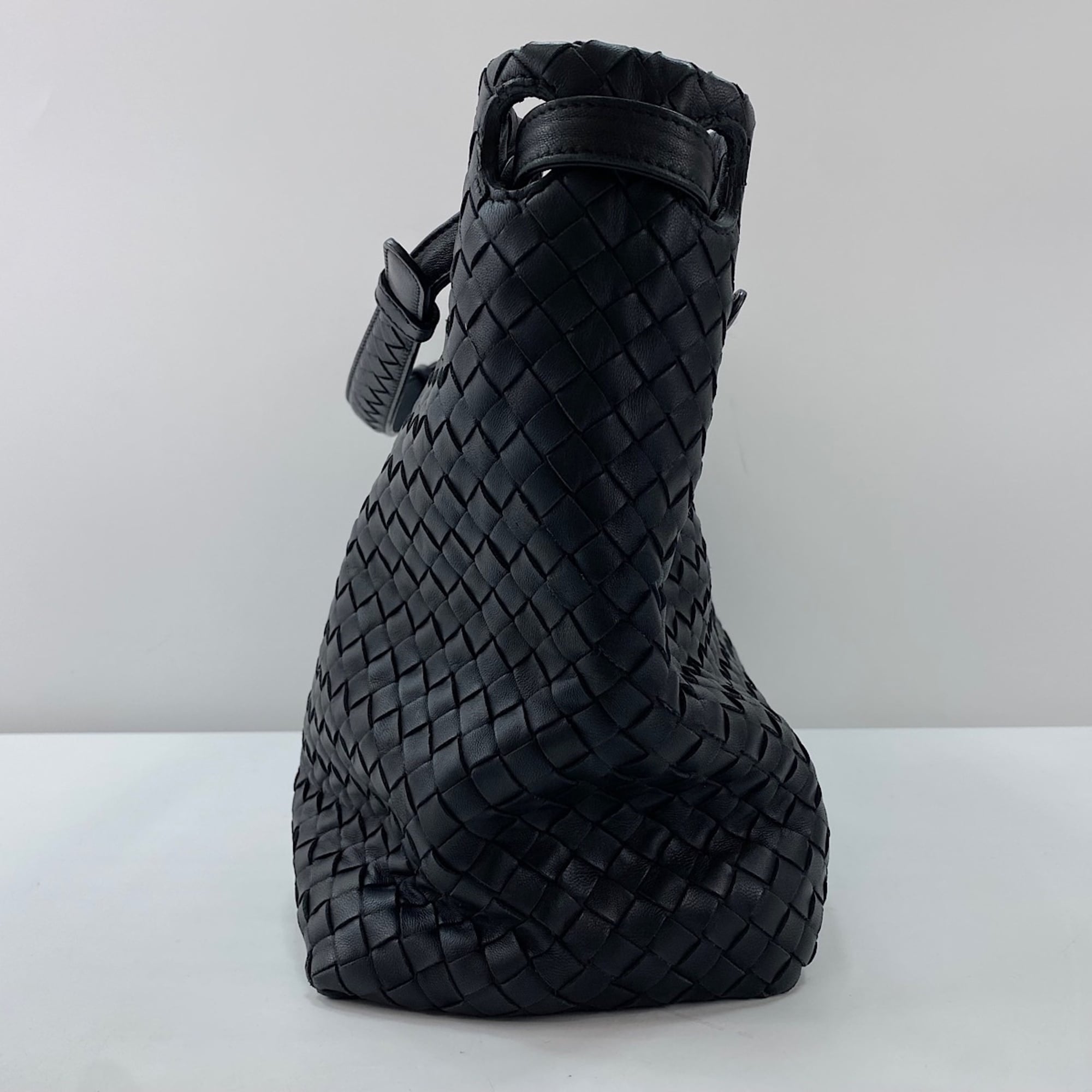 Bottega Veneta Intrecciato Black Intrecciato Handbag (Pre-Owned)