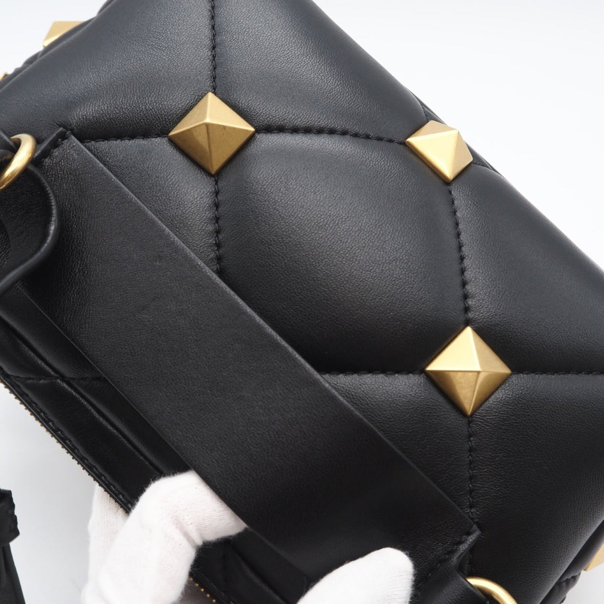 Valentino Black Leather Shoulder Bag (Pre-Owned)
