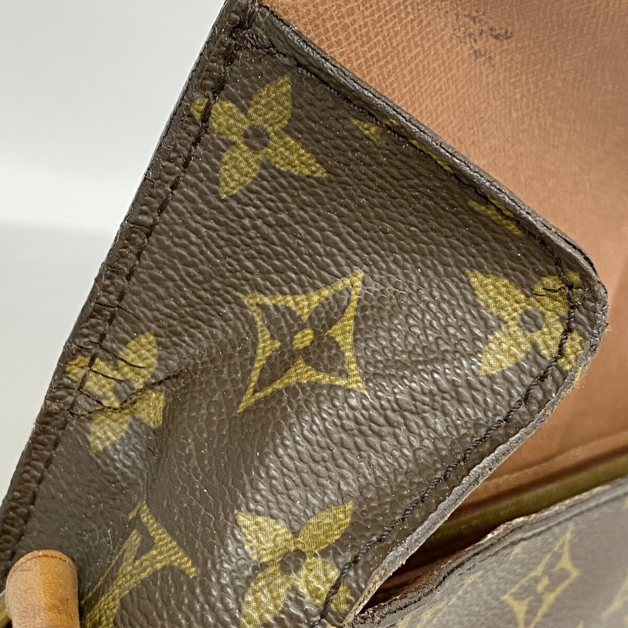 Louis Vuitton Brown Shoulder Bag (Pre-Owned)