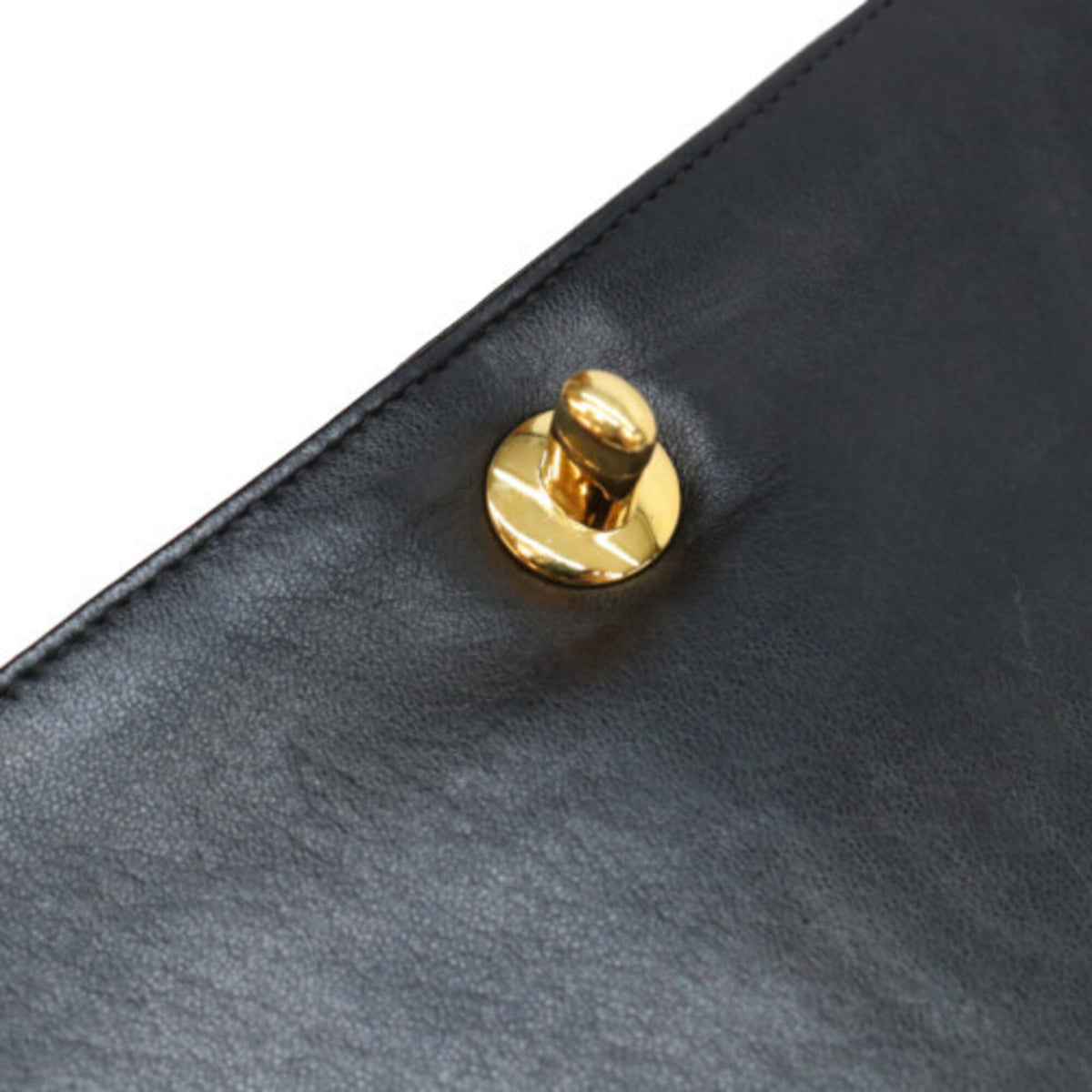 Chanel Black Leather Shoulder Bag (Pre-Owned)