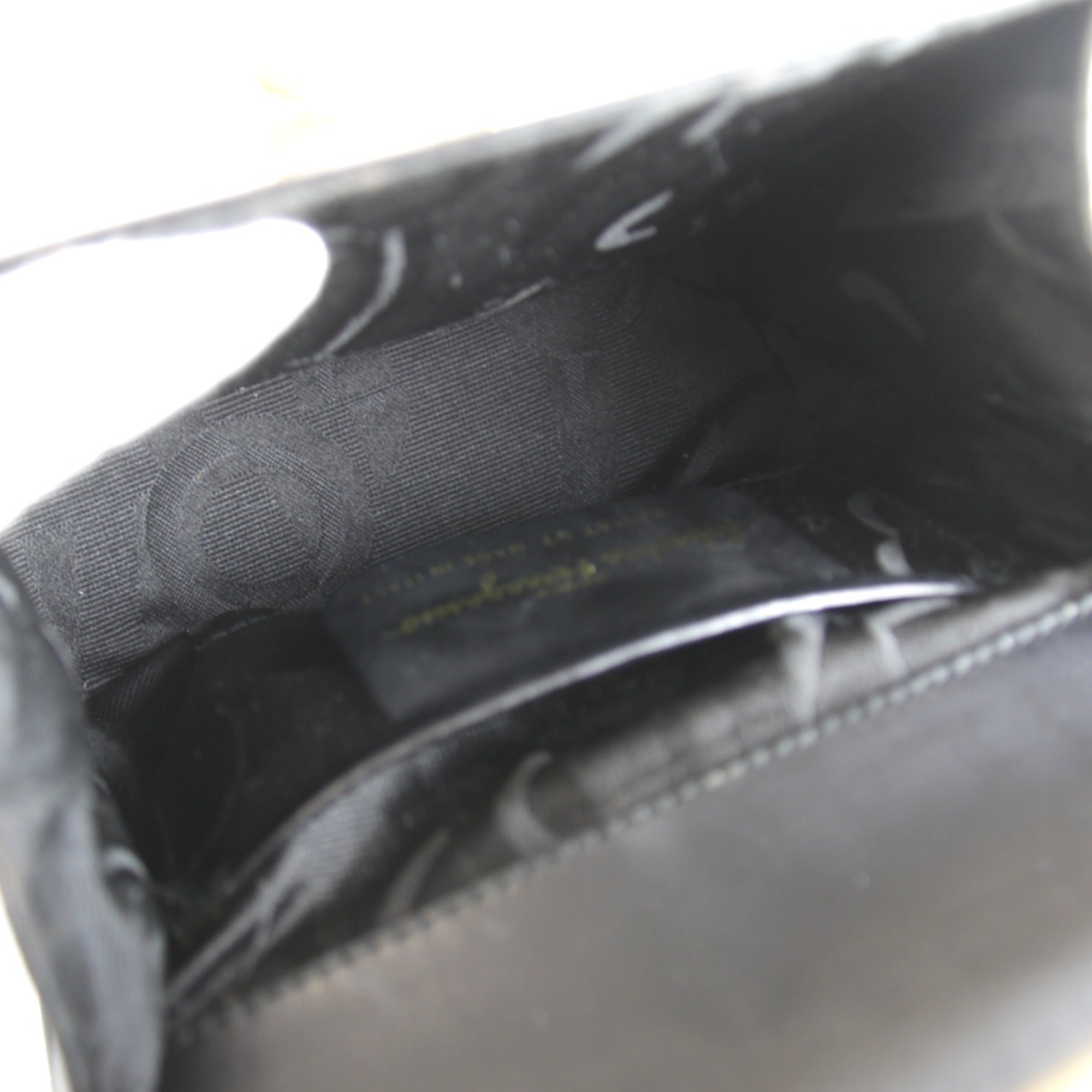 Salvatore Ferragamo Black Leather Shoulder Bag (Pre-Owned)