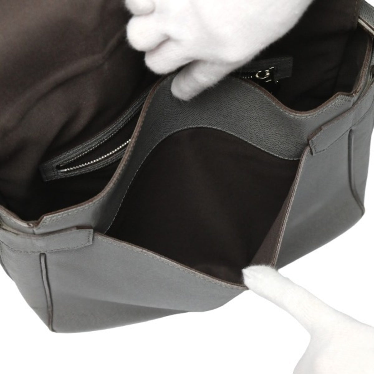 Louis Vuitton Gray Taiga Leather Shoulder Bag (Pre-Owned)