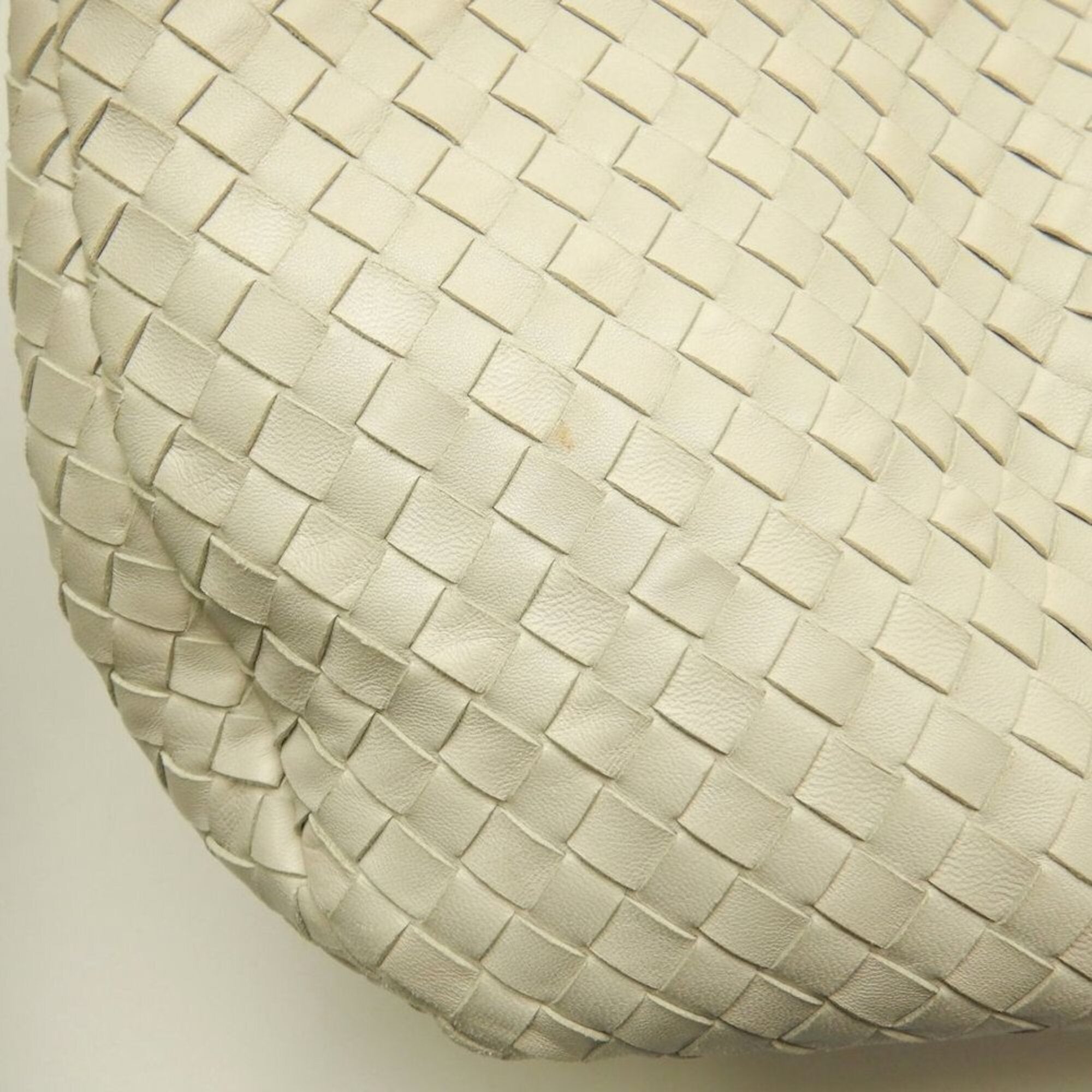 Bottega Veneta Intrecciato Ivory Leather Shoulder Bag (Pre-Owned)