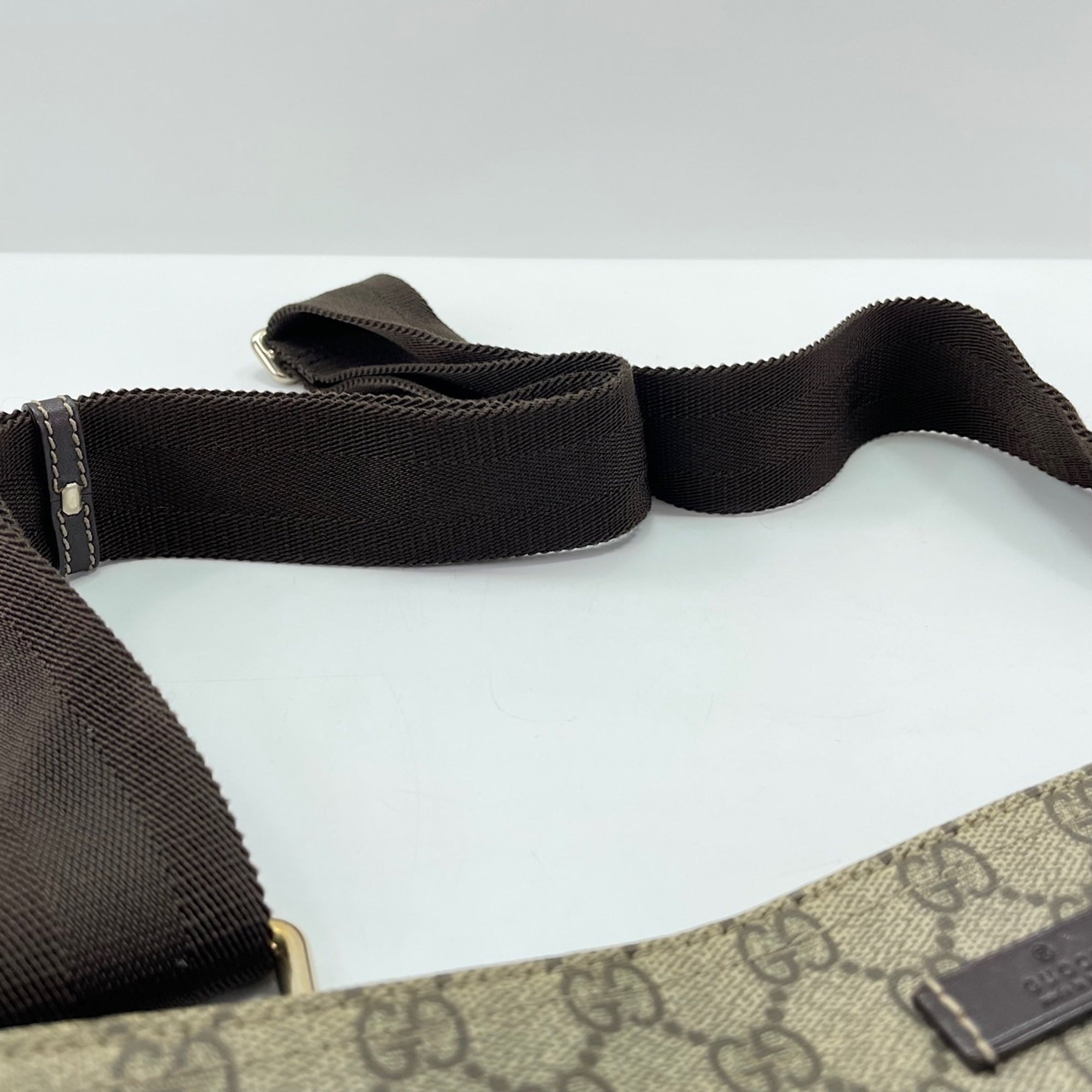 Gucci Beige Shoulder Bag (Pre-Owned)