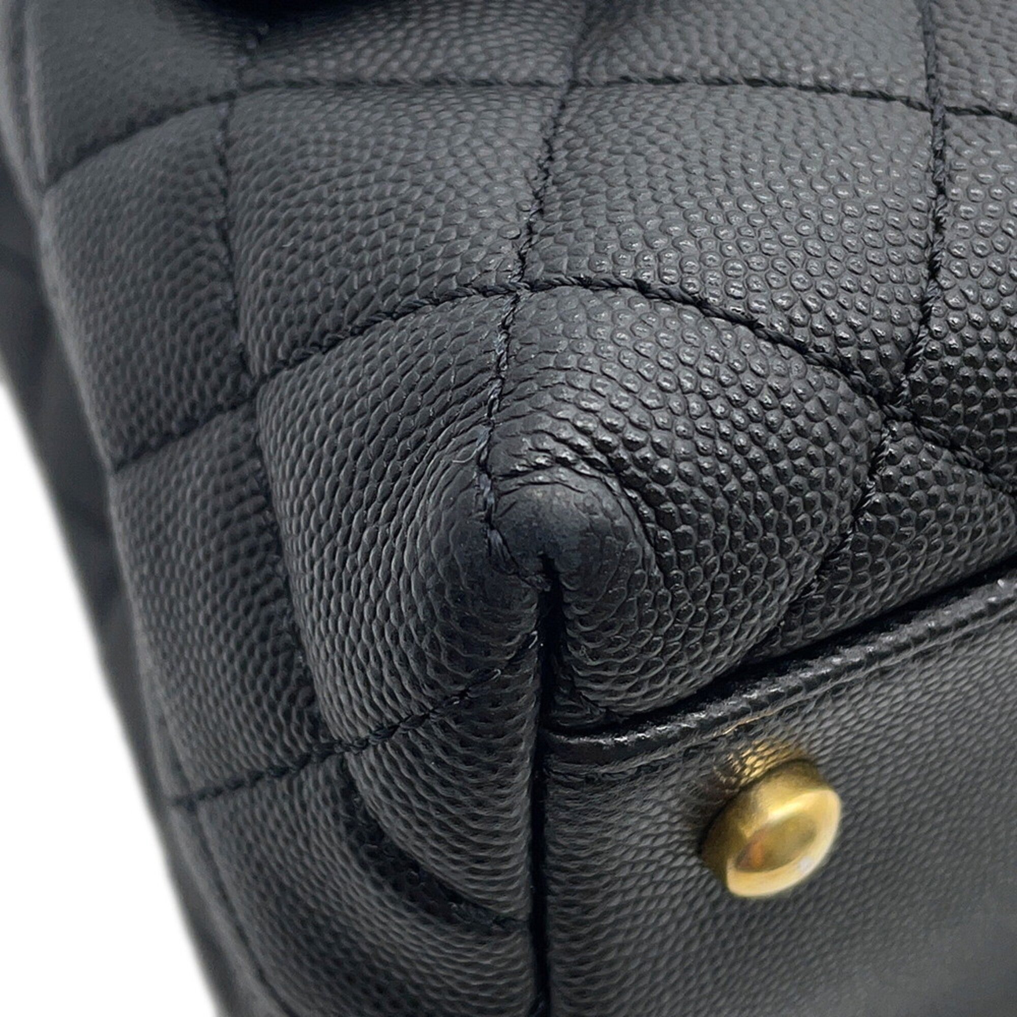 Chanel Matelasse Black Grained Calfskin Handbag (Pre-Owned)