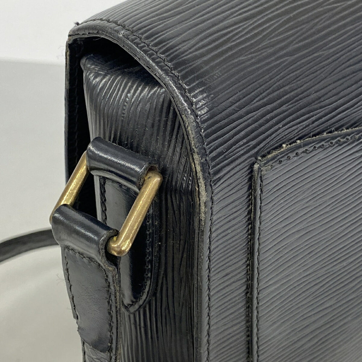 Louis Vuitton Noir Shoulder Bag (Pre-Owned)