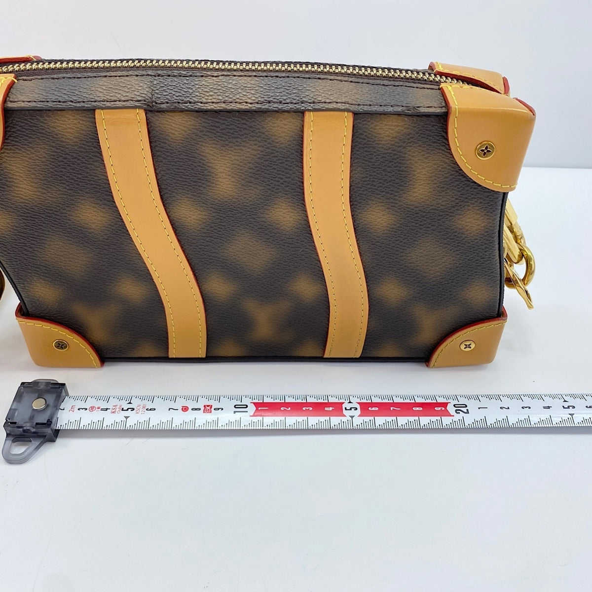 Louis Vuitton Brown Shoulder Bag (Pre-Owned)