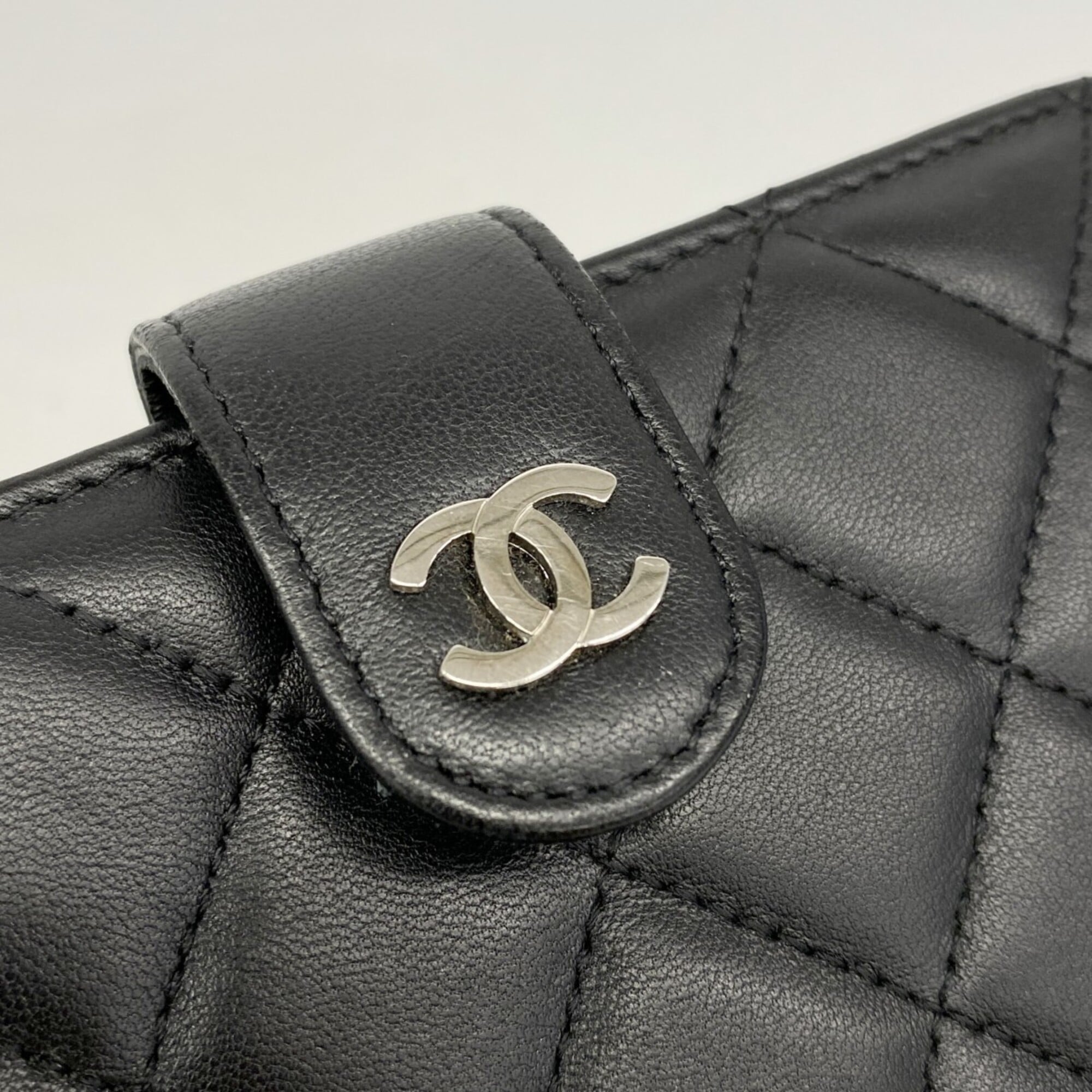 Chanel Black Leather Wallet (Bi-Fold) (Pre-Owned)