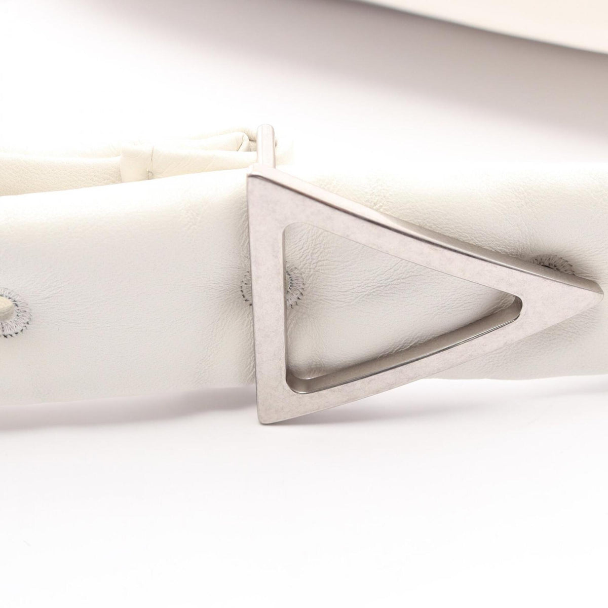 Bottega Veneta White Leather Fanny Pack Handbag Pouch (Pre-Owned)