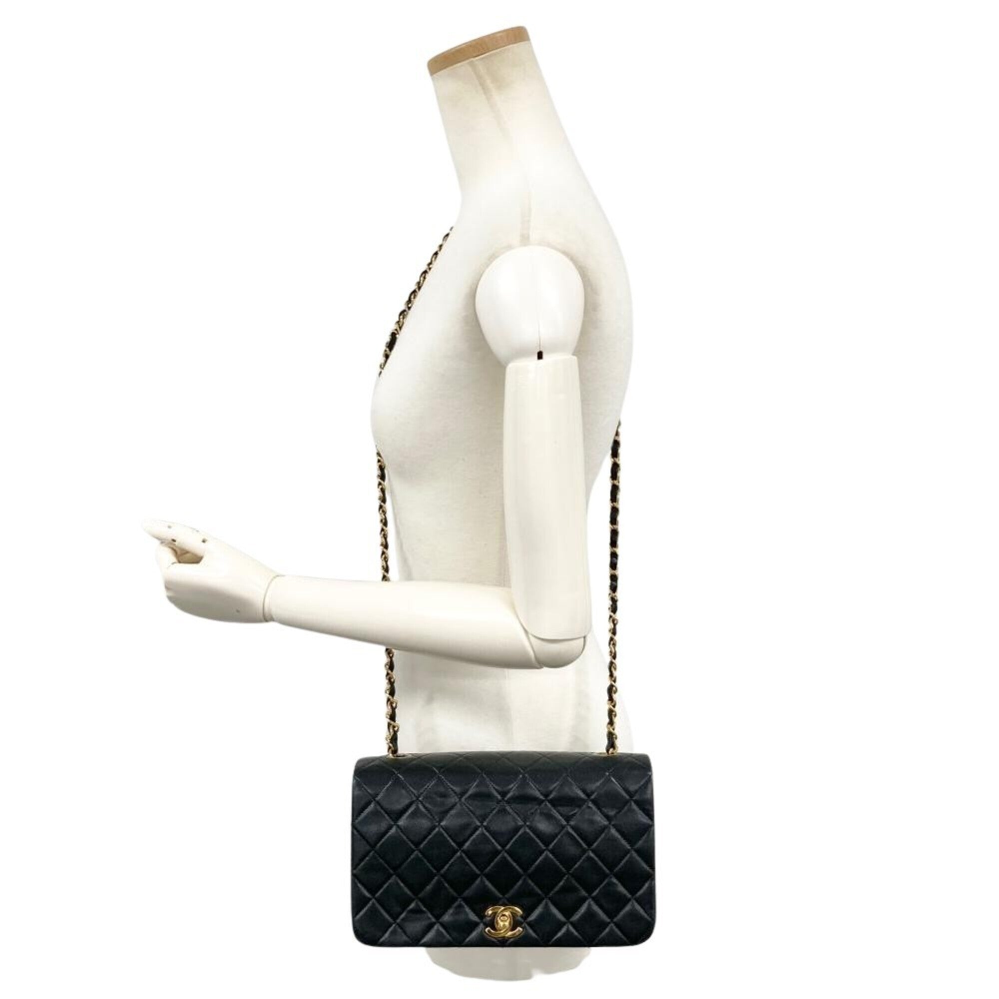 Chanel Black Shoulder Bag (Pre-Owned)