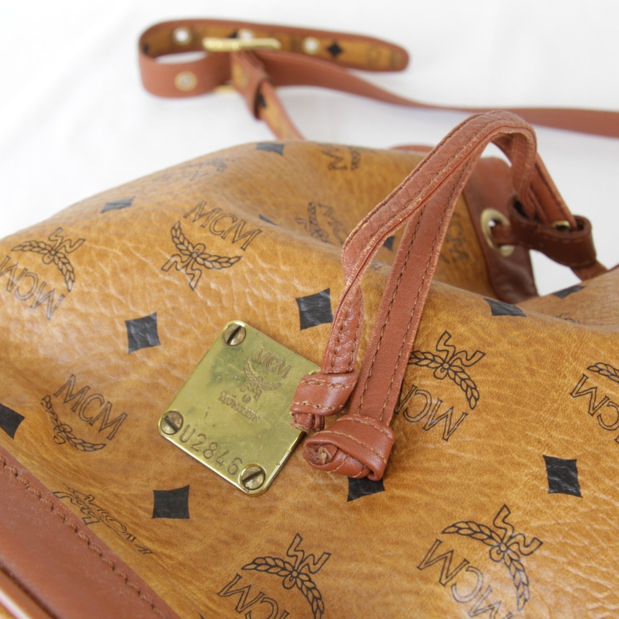 Mcm Brown Leather Shoulder Bag (Pre-Owned)