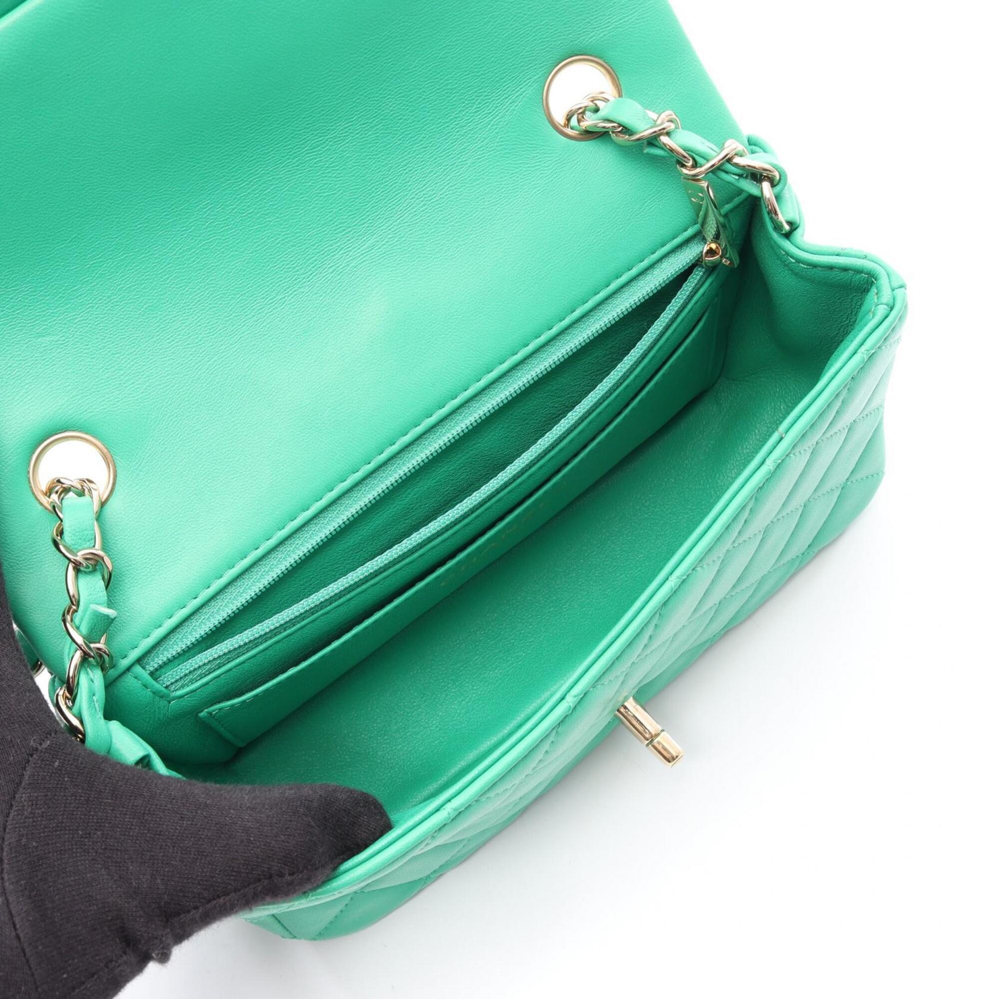 Chanel Green Leather Handbag Shoulder Bag (Pre-Owned)