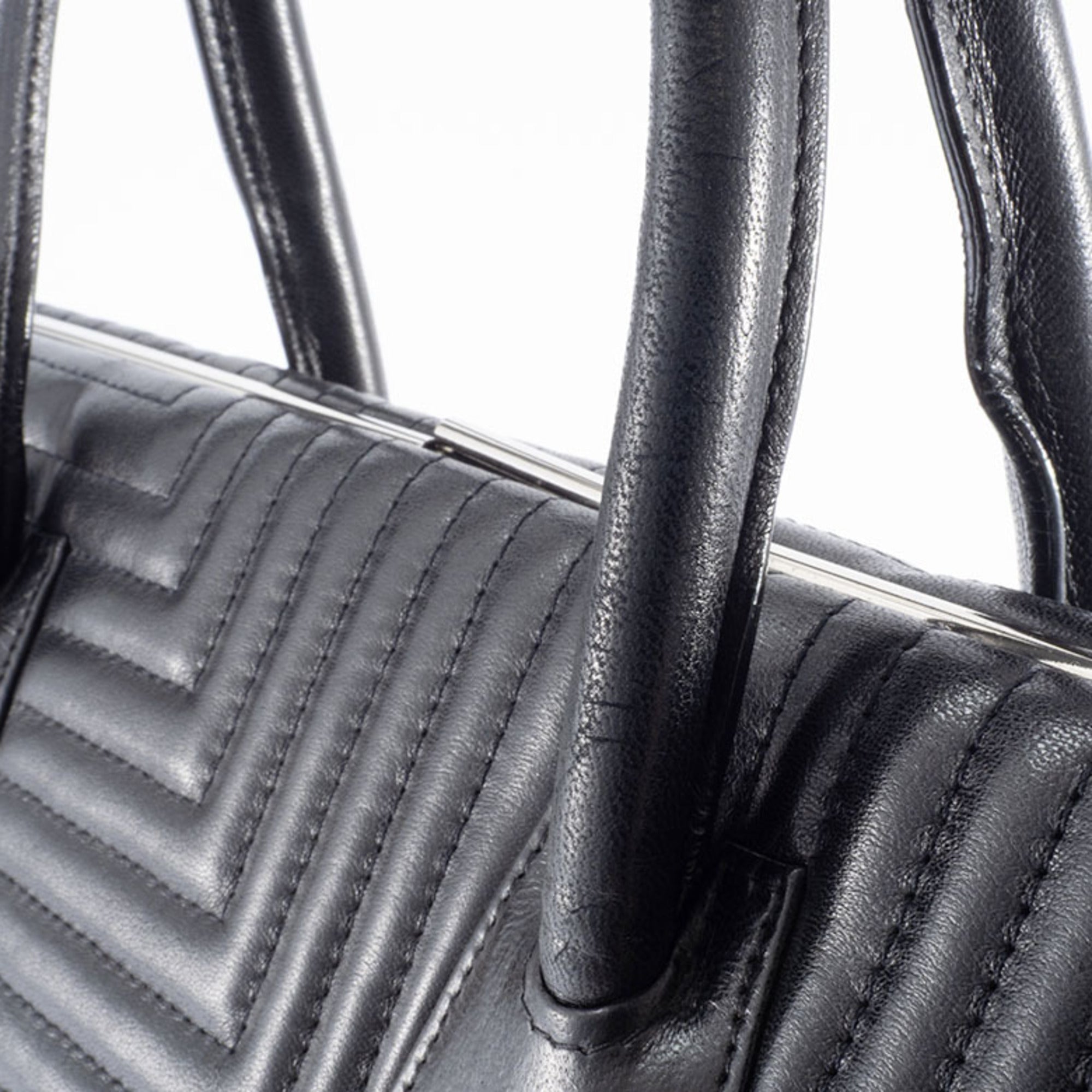 Bally Black Leather Handbag (Pre-Owned)