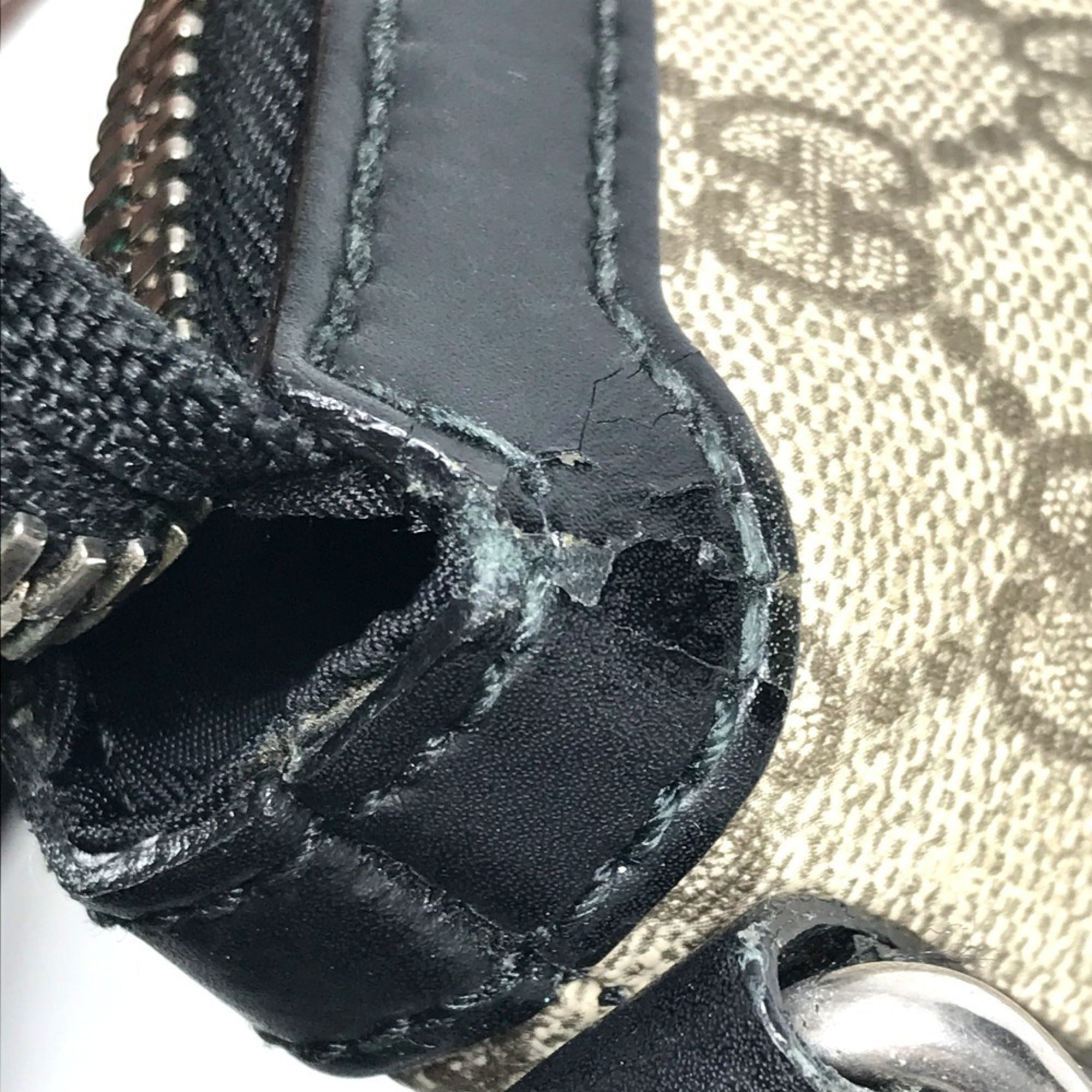 Gucci Beige Gg Supreme Shoulder Bag (Pre-Owned)