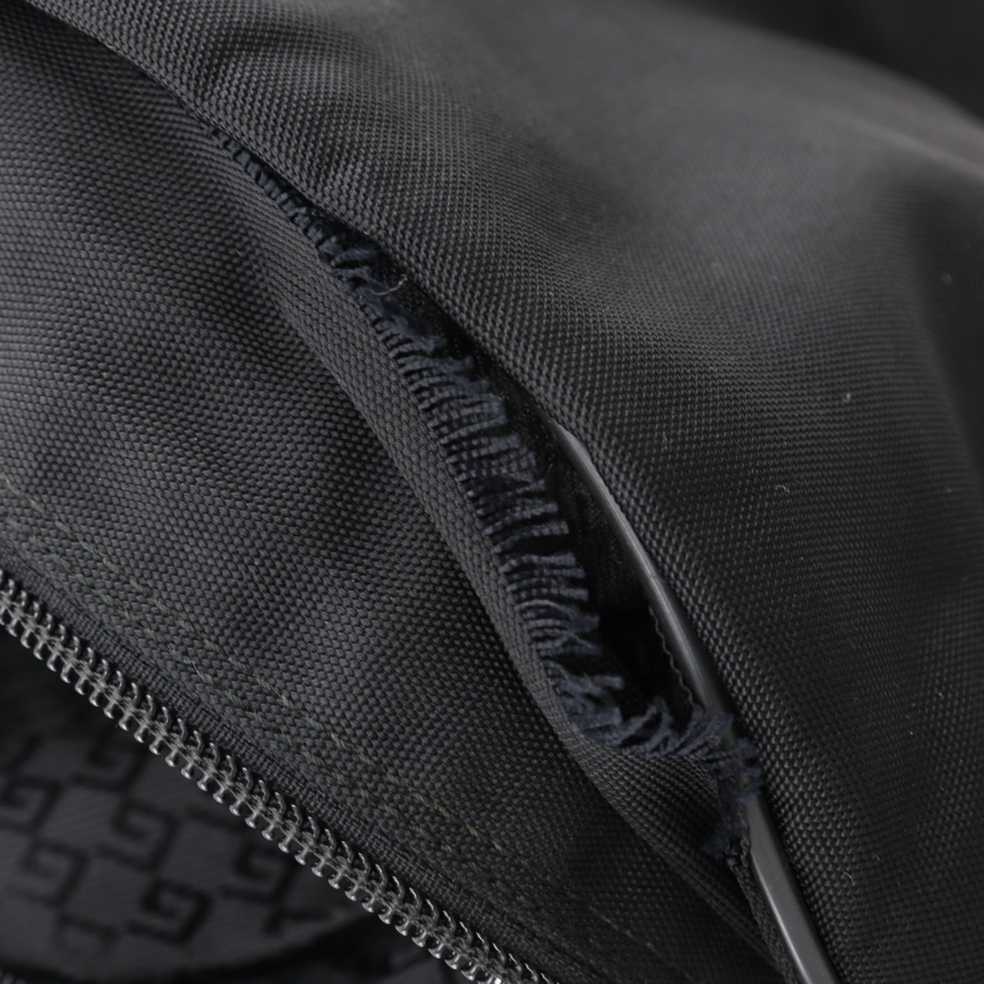 Gucci Black Nylon Canvas Shoulder Bag Sling Bag (Pre-Owned)