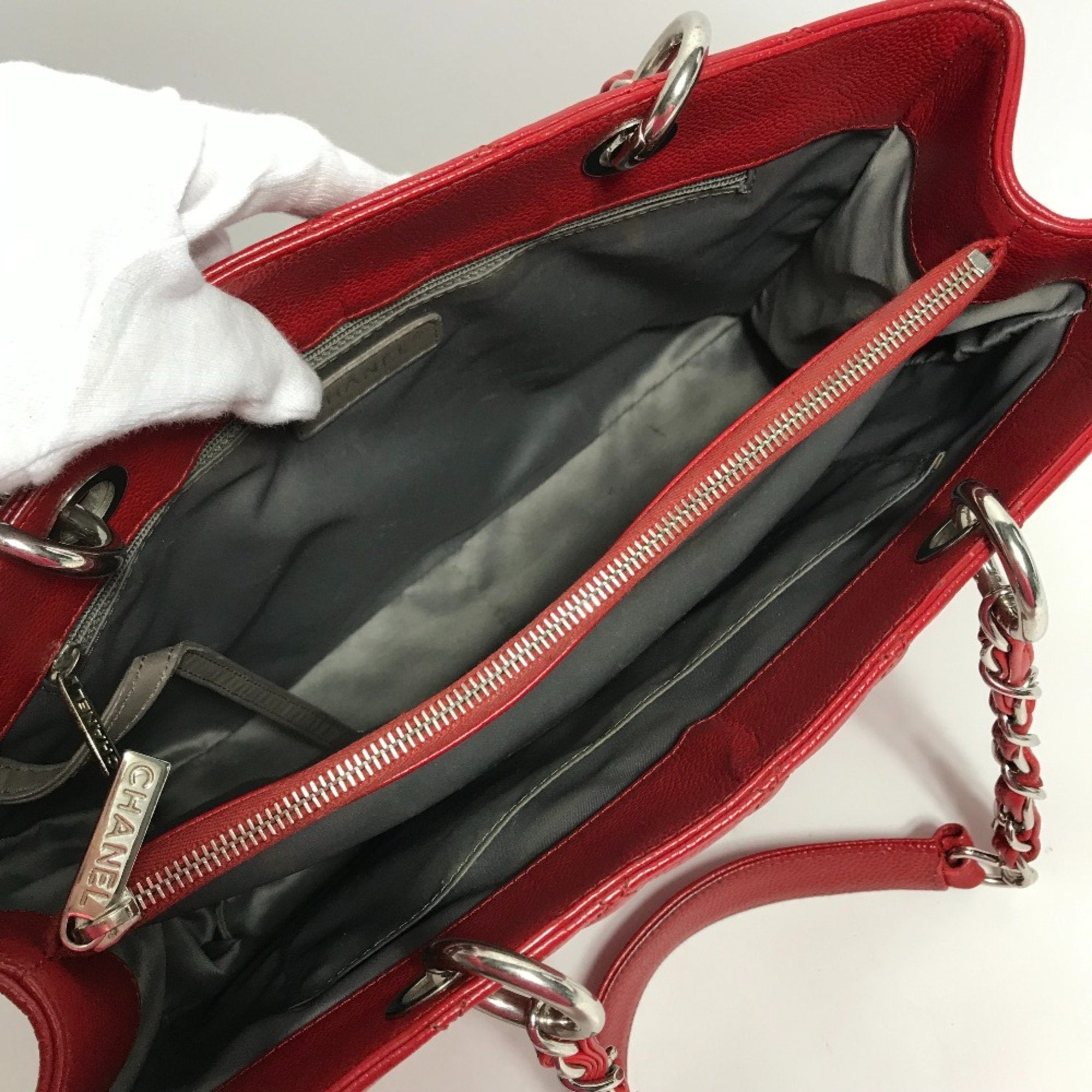 Chanel Red Leather Tote Bag (Pre-Owned)