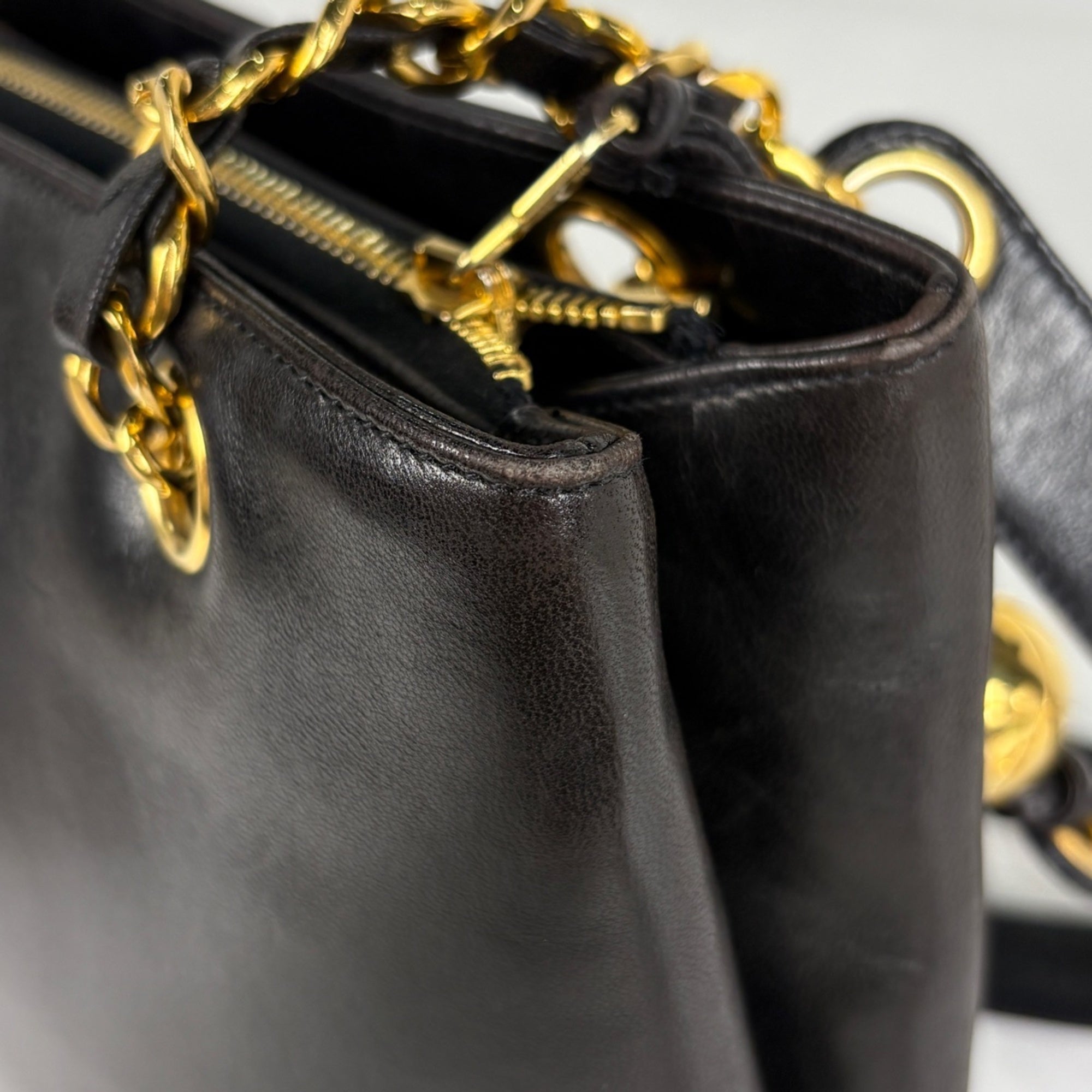 Chanel Black Leather Tote Bag (Pre-Owned)