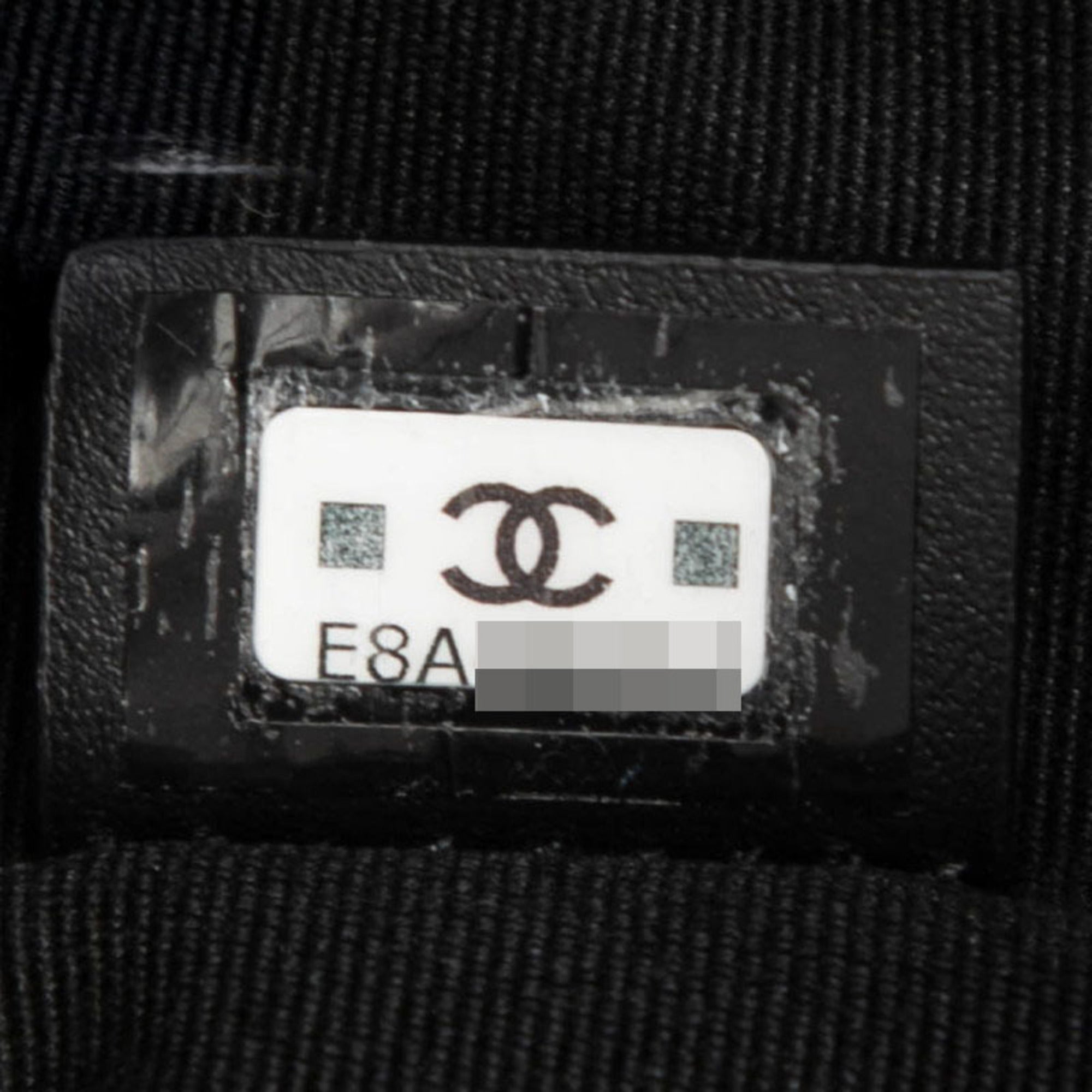 Chanel Black Grained Calfskin Handbag (Pre-Owned)