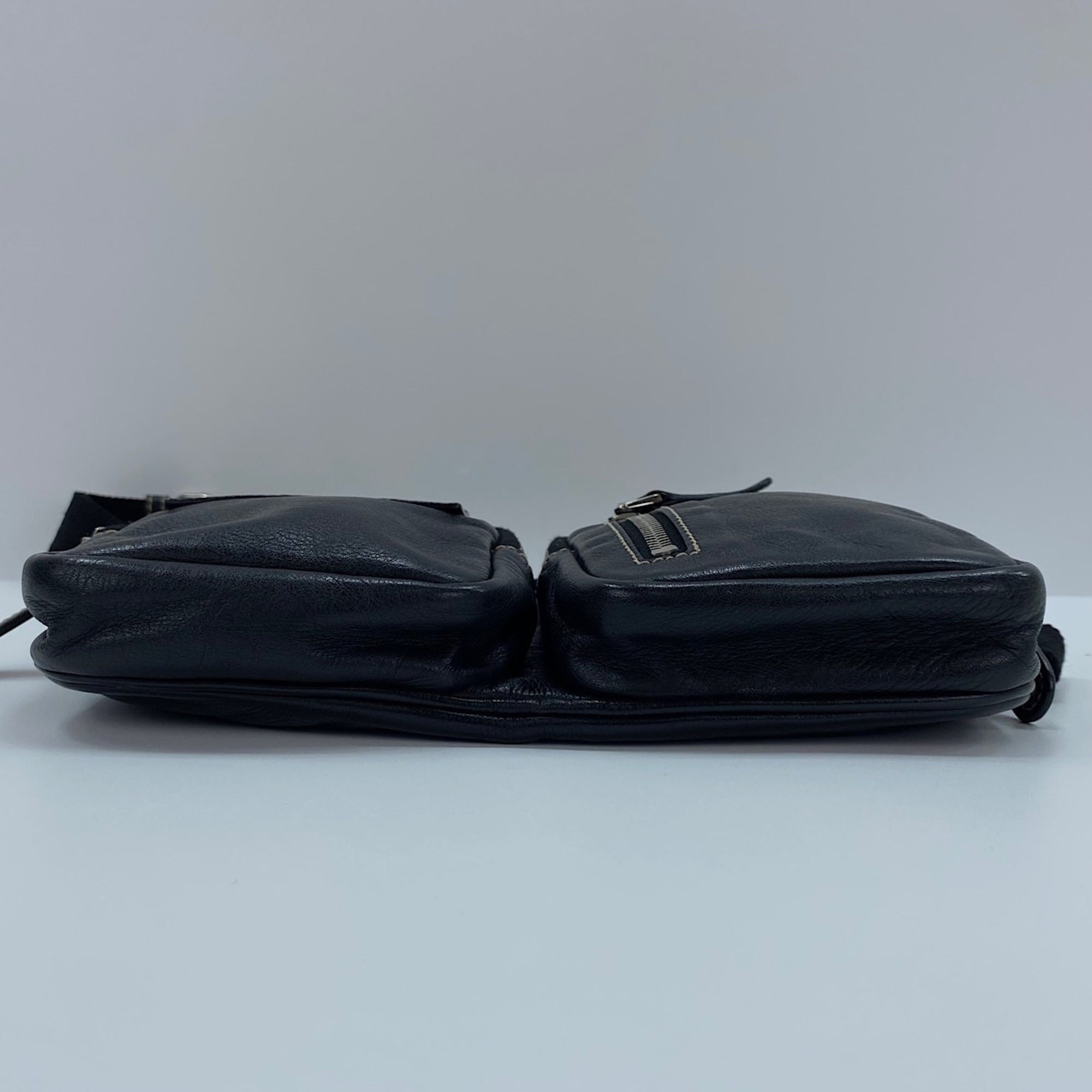 Gucci Black Leather Fanny Pack (Pre-Owned)
