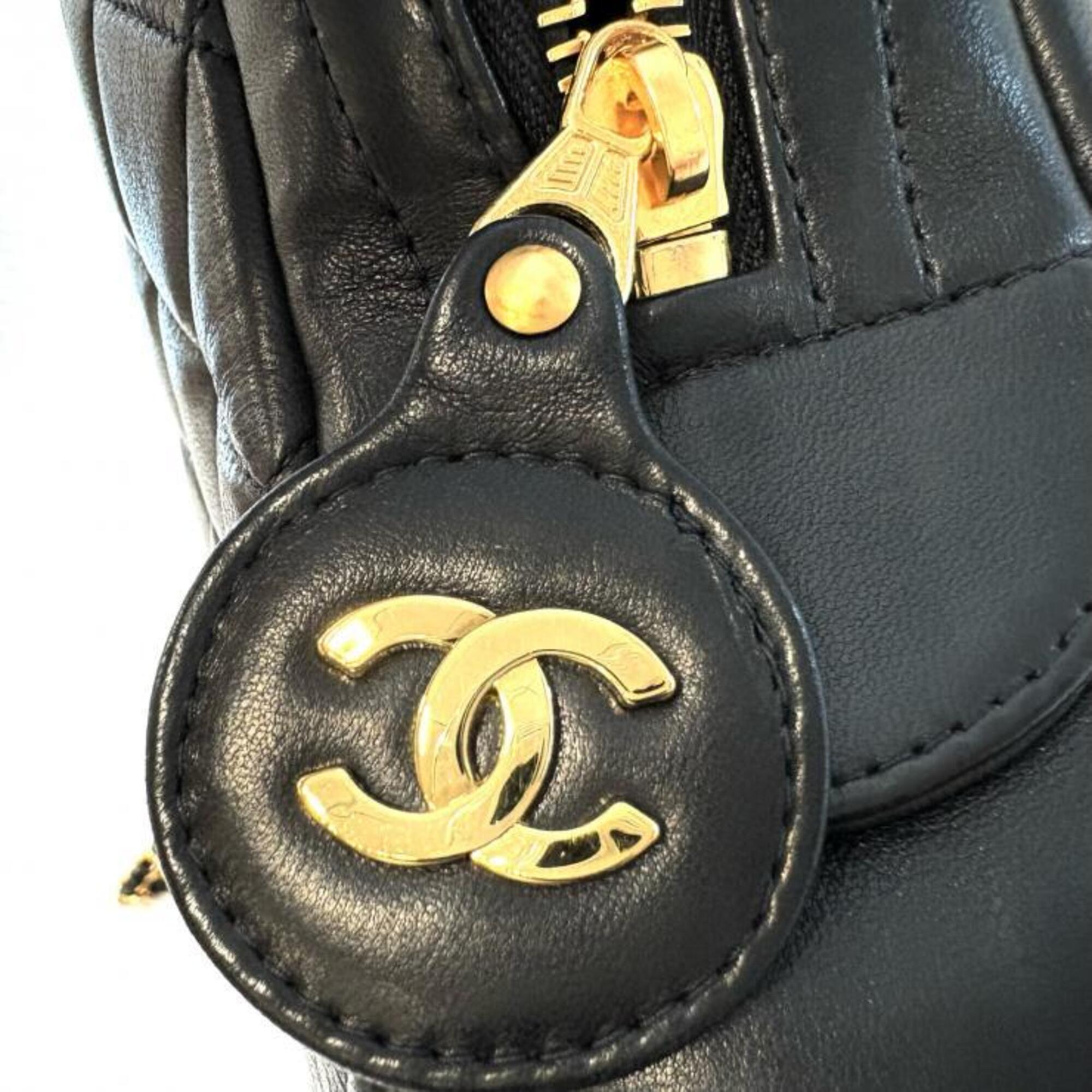 Chanel Black Leather Shoulder Bag (Pre-Owned)