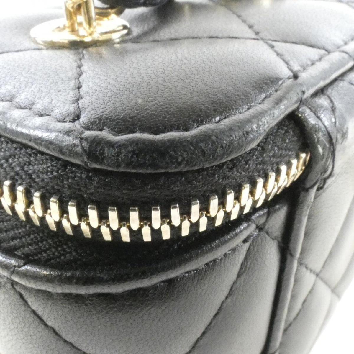 Chanel Black Leather Shoulder Bag (Pre-Owned)