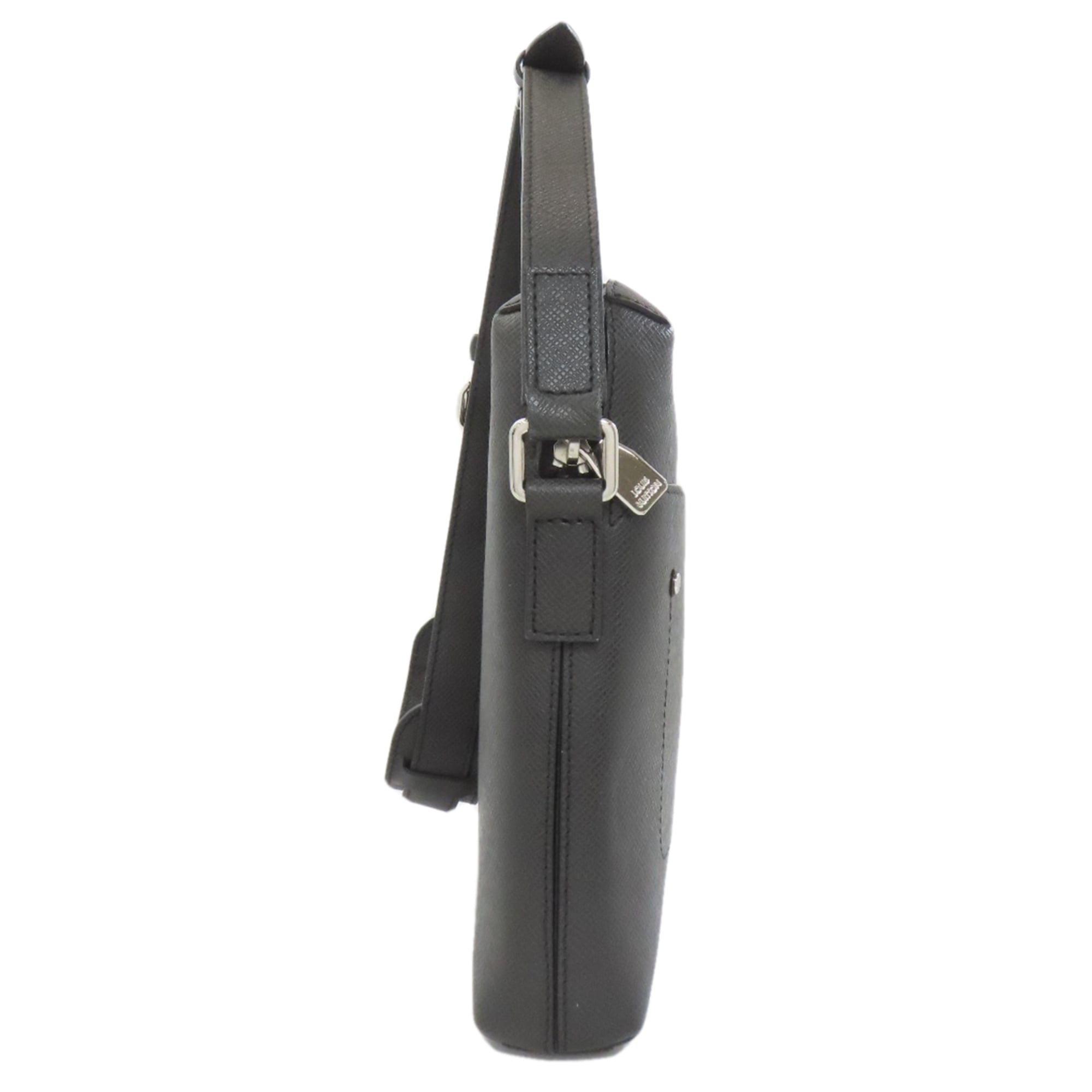 Louis Vuitton Gray Taiga Leather Shoulder Bag (Pre-Owned)