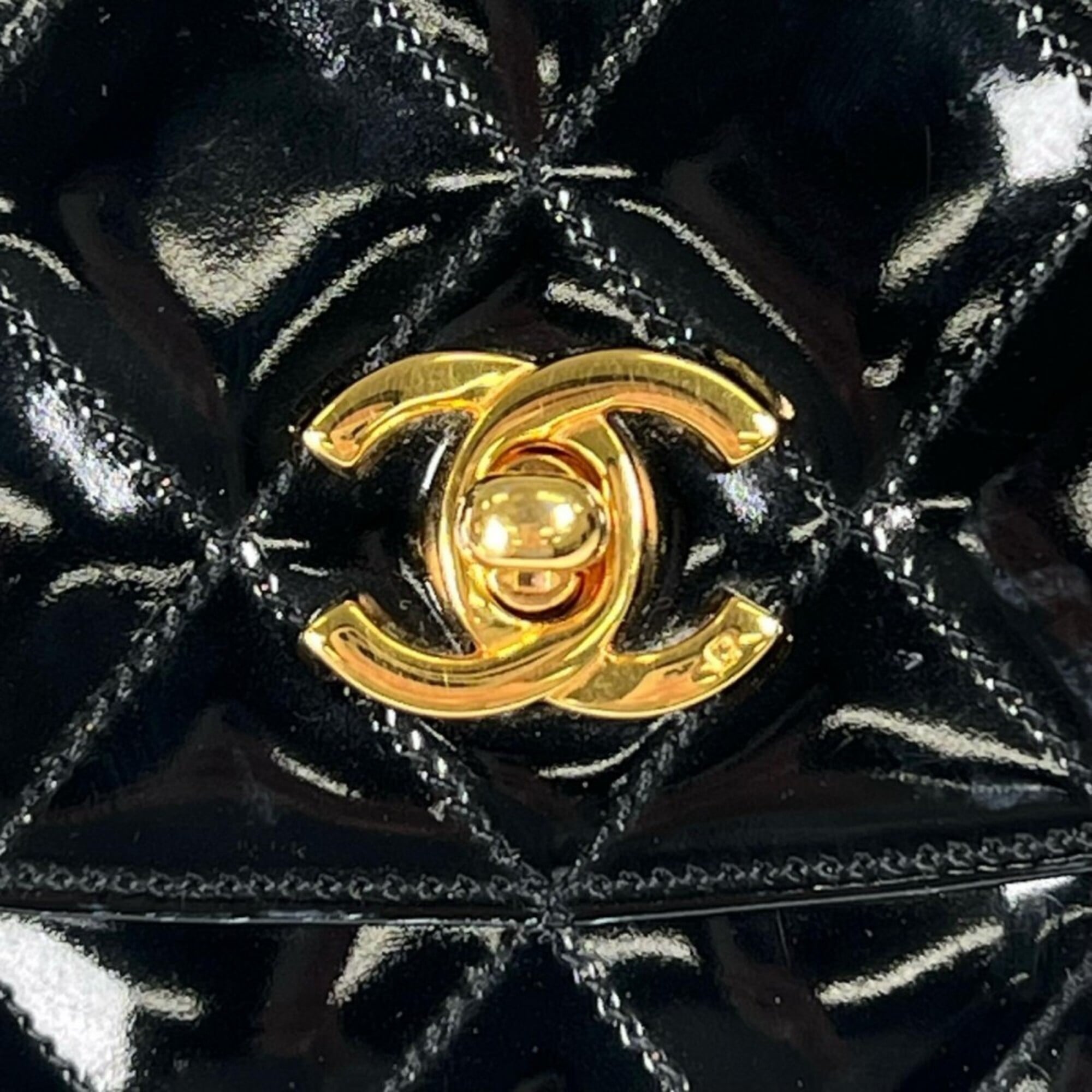 Chanel Matelasse Black Leather Shoulder Bag (Pre-Owned)