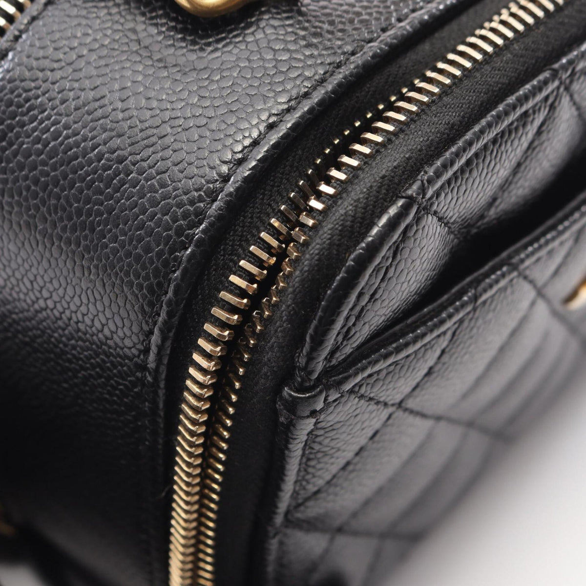 Chanel Matelasse Black Grained Calfskin Handbag Shoulder Bag Vanity Bag (Pre-Owned)