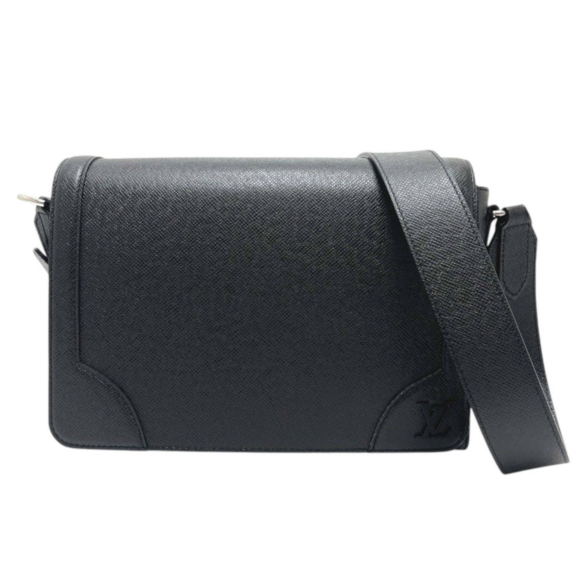 Louis Vuitton Black Noir Taiga Leather Pochette Shoulder Bag (Pre-Owned)