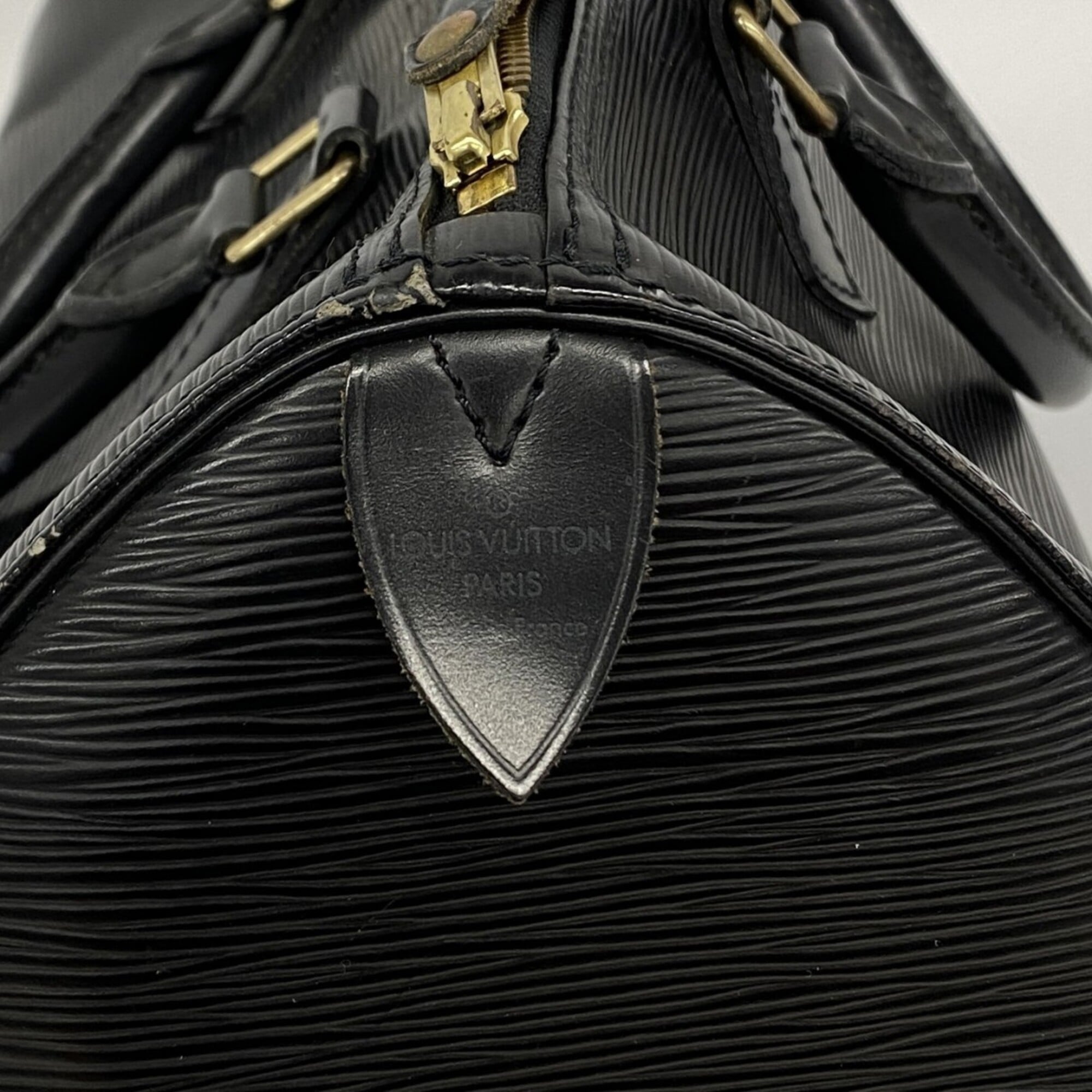 Louis Vuitton Noir Handbag (Pre-Owned)