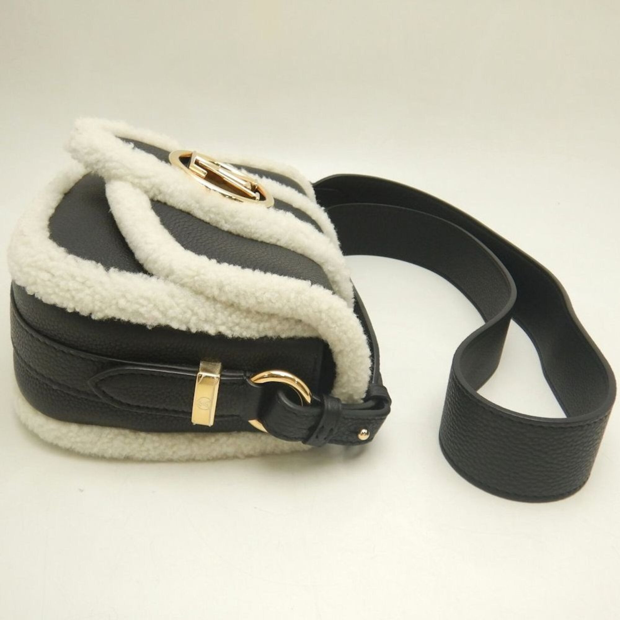 Louis Vuitton Noir White Wool Leather Shoulder Bag (Pre-Owned)