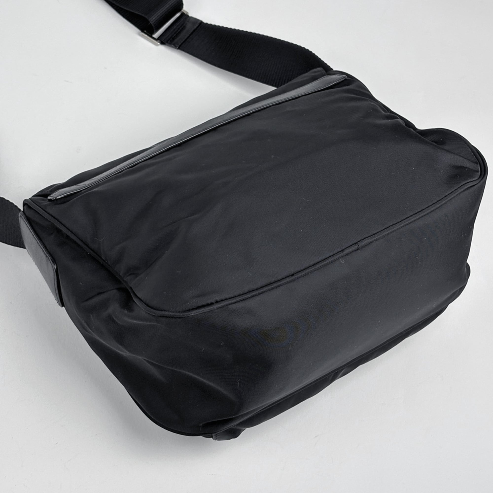 Prada Black Leather Messenger Bag Shoulder Bag (Pre-Owned)